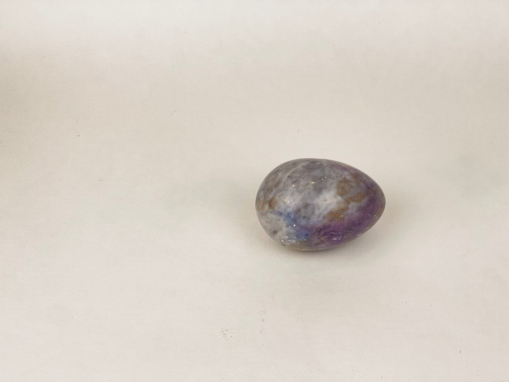 Product image for 'vintage 1970s purple marble stone egg paperweight elegant desk accent' (view a09d5d)