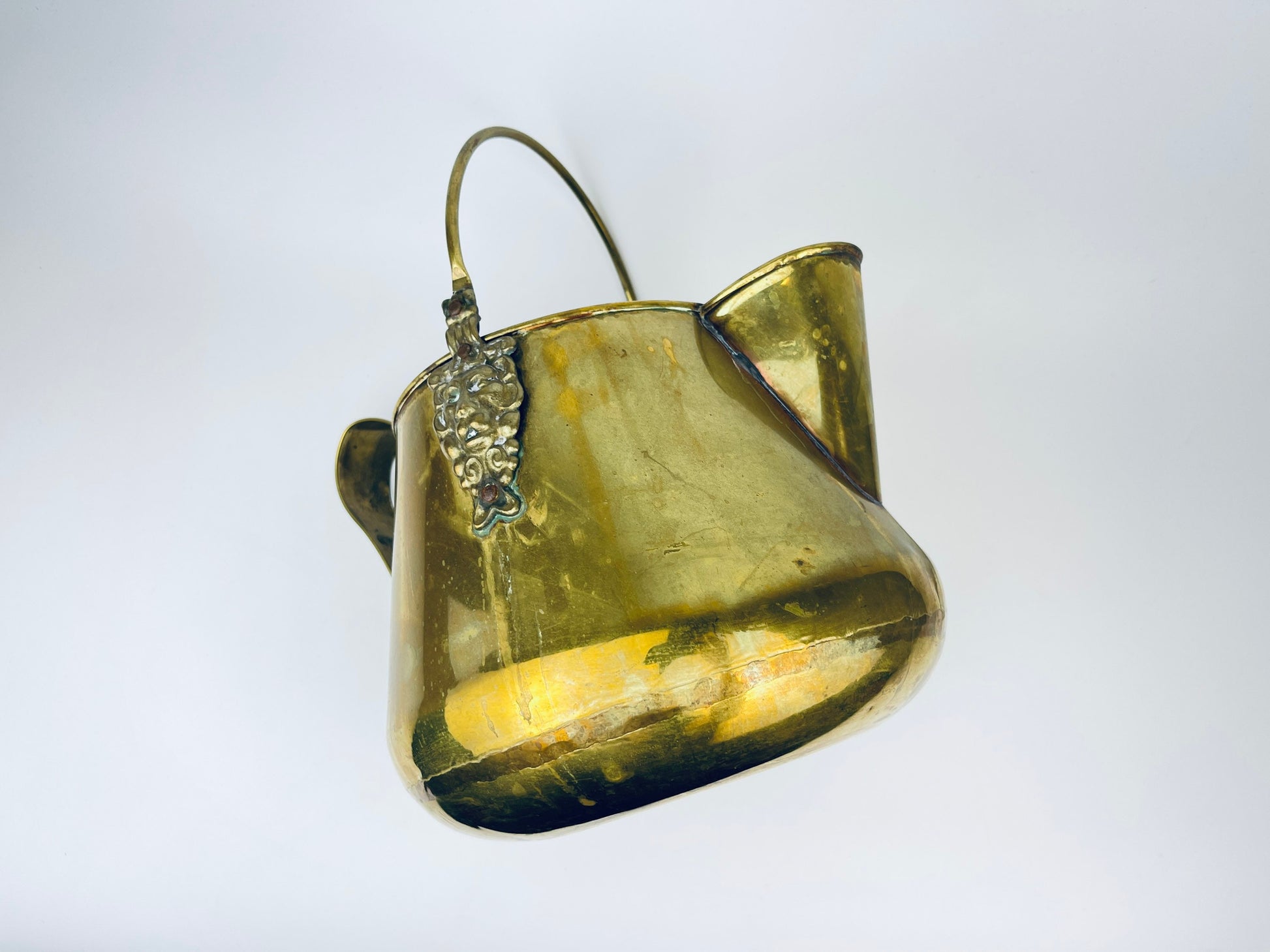 Product image for 'vintage brass lion watering can pot attractive aged metal patina' (view 8583a4)
