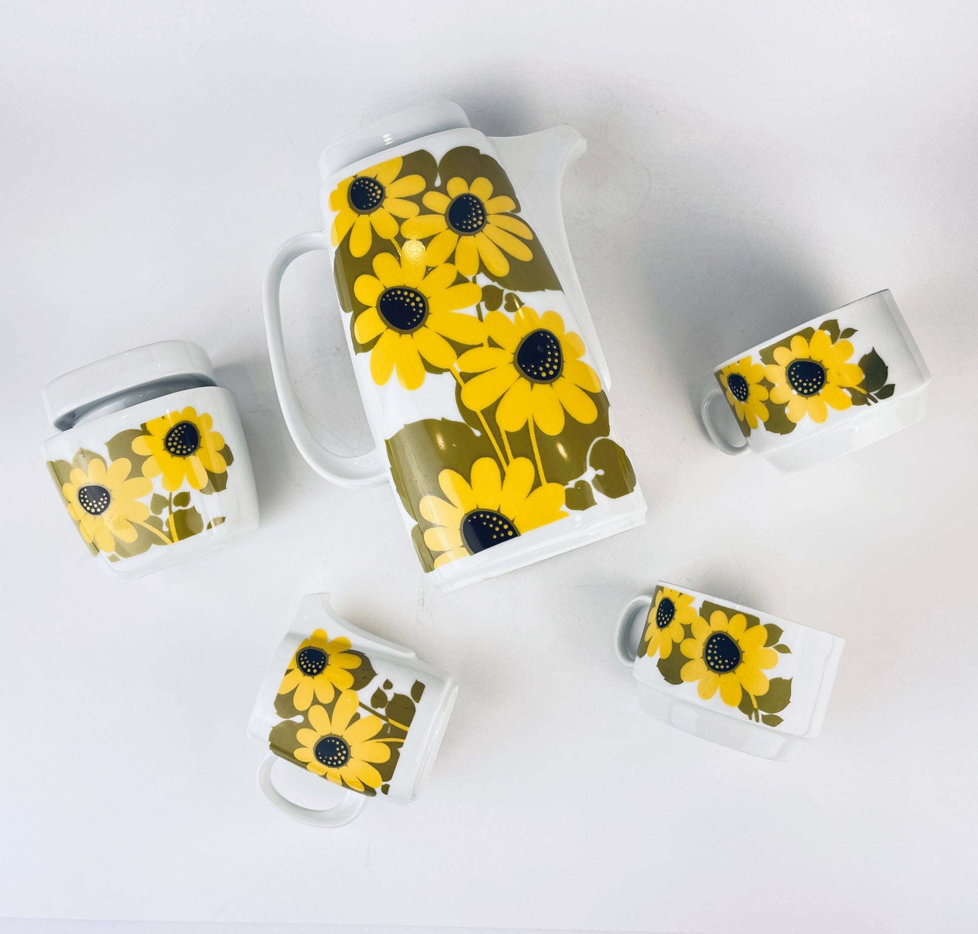 Product image for 'vintage yellow daisy tea set schirnding bavaria tea kettle cream sugar tea cups' (view 3d78c3)