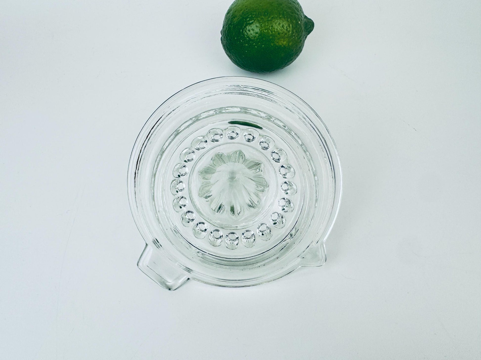 Product image for 'vintage ribbed clear glass orange citrus juicer reamer' (view 7d4dd8)