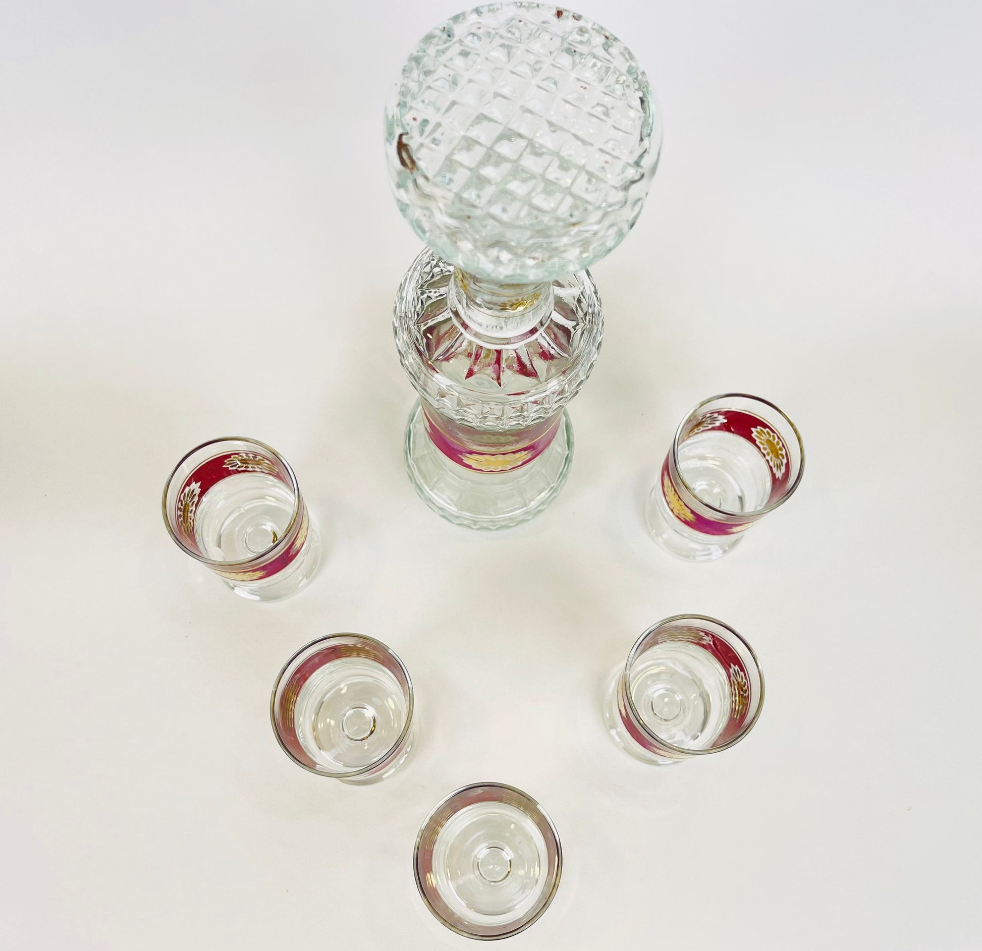 Product image for 'vintage luminarc aperitif decanter set 5 purple sunburst glasses decanter french barware' (view ee93ce)
