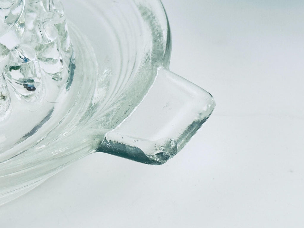 Product image for 'vintage ribbed clear glass orange citrus juicer reamer' (view 068599)