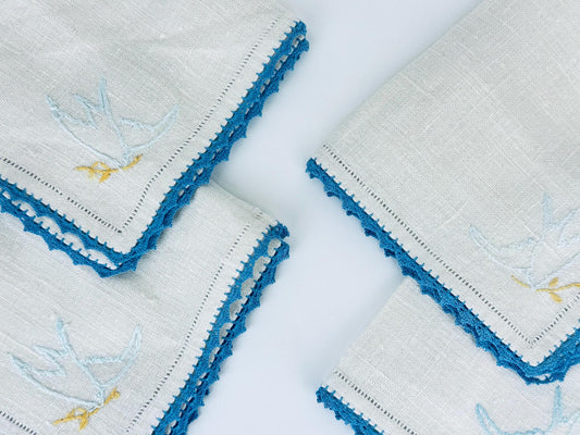 Product image for 'vintage 1940s embroidered linen napkins beige blue lace edge bird motif set of 4 table linens' (view 095941)
