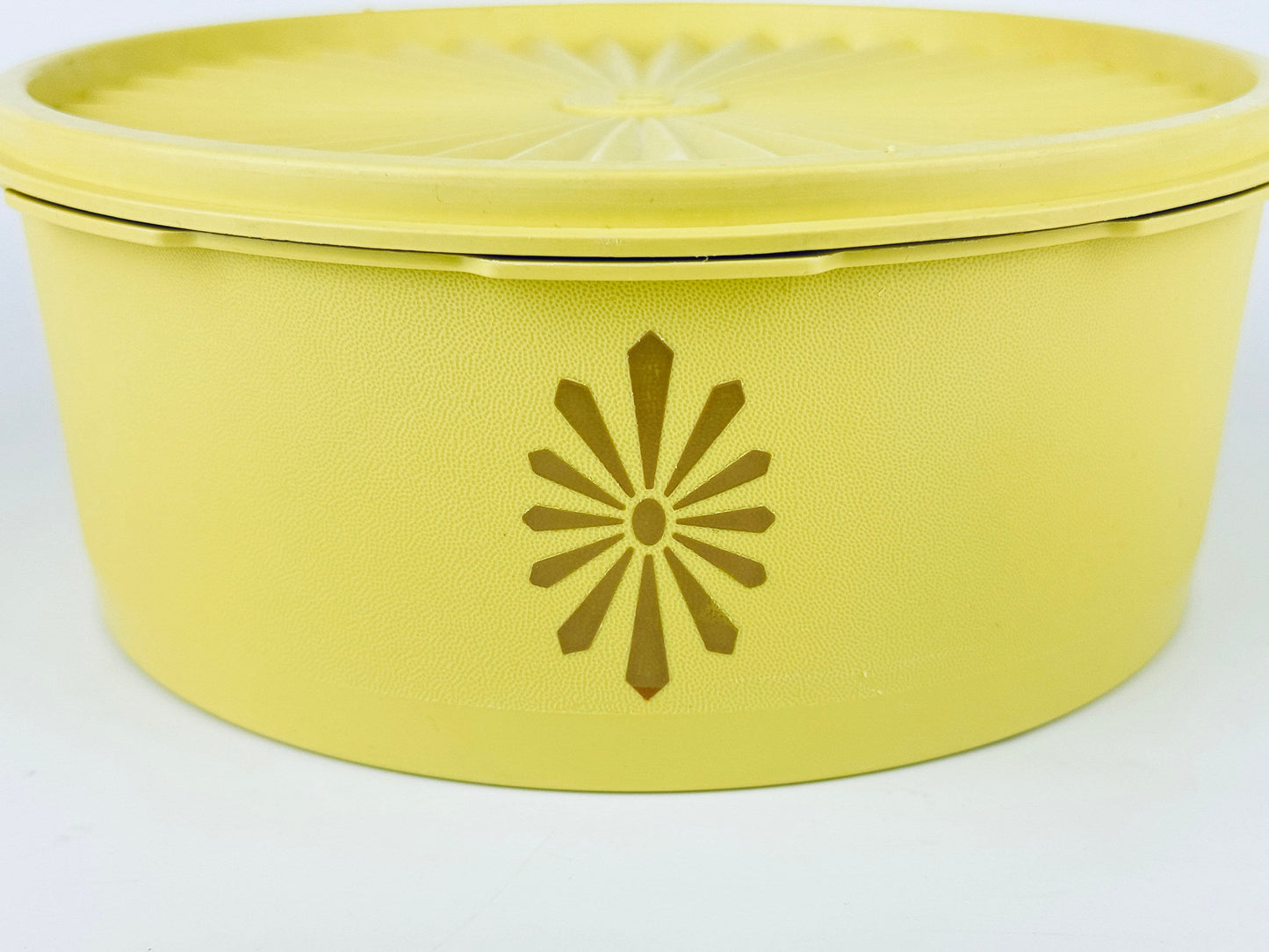 Product image for 'vintage yellow starburst design plastic tupperware stackable nesting countertop container 1204 1205 made in canada' (view 1bc4bd)