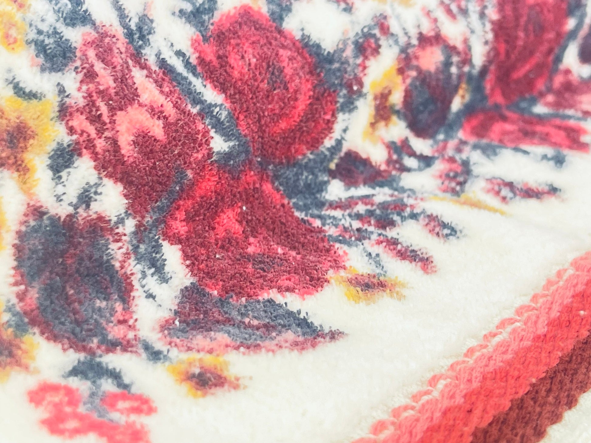 Product image for 'vintage beige red floral pattern bath shower towel vossen international made in west germany 100 cotton' (view 3f539e)