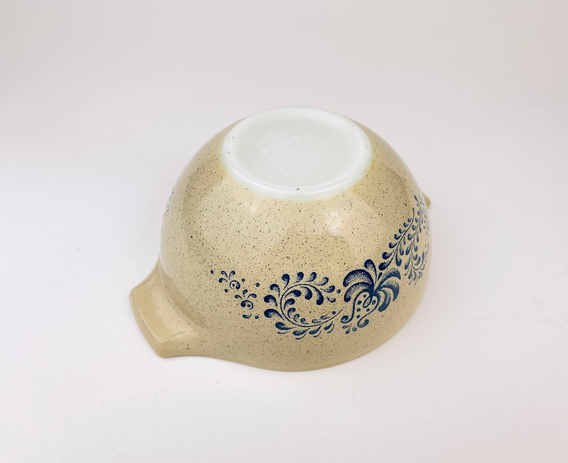 Product image for 'vintage homestead pyrex cinderella mixing bowl 441 1 1 2 pt 750 ml' (view 341755)