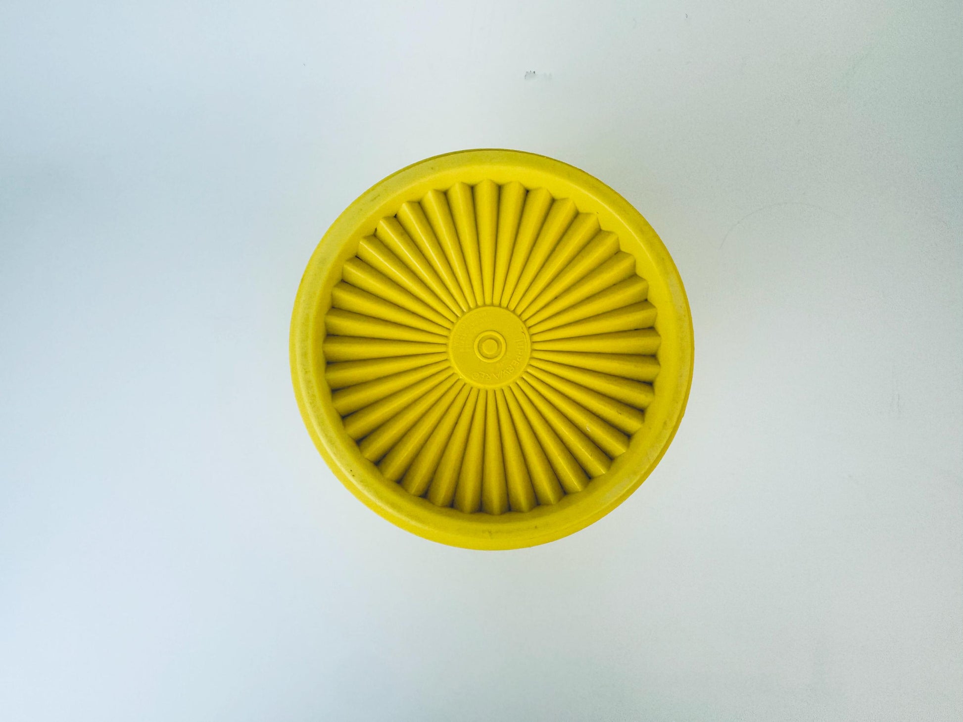 Product image for 'vintage yellow plastic tupperware servalier countertop container instant touch lid scroll pattern made in canada 1' (view 28f7b4)