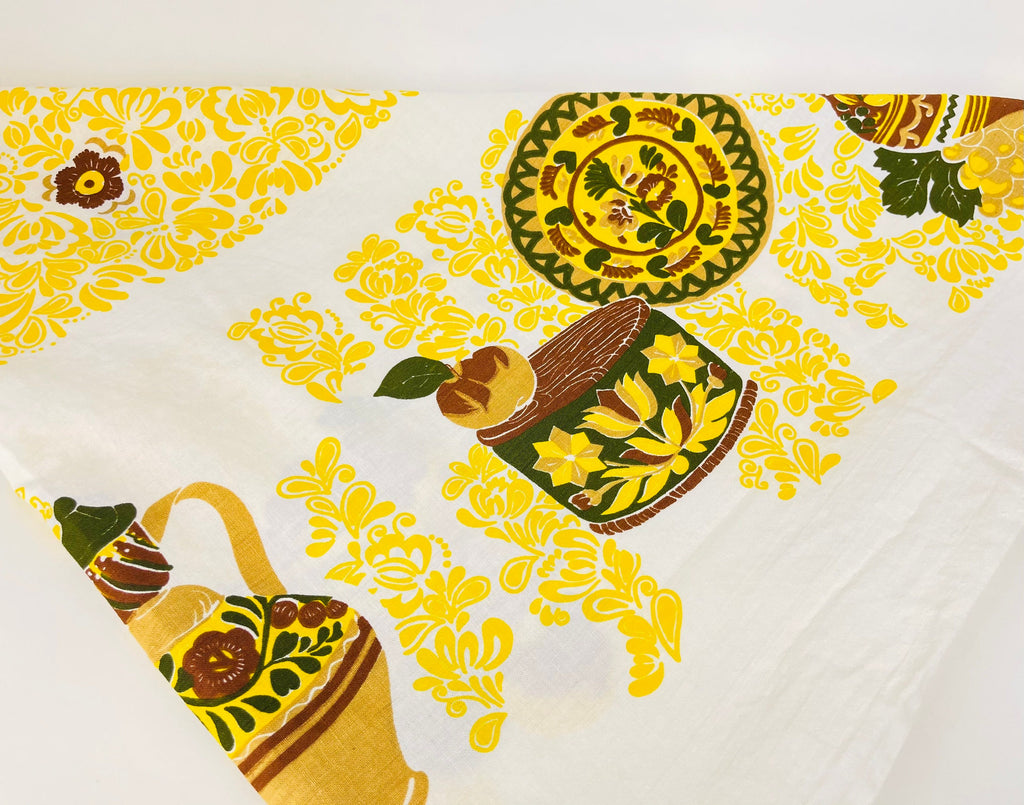 Product image for 'vintage 1950s mid century modern bright kitchen scene square tablecloth' (view aedf46)