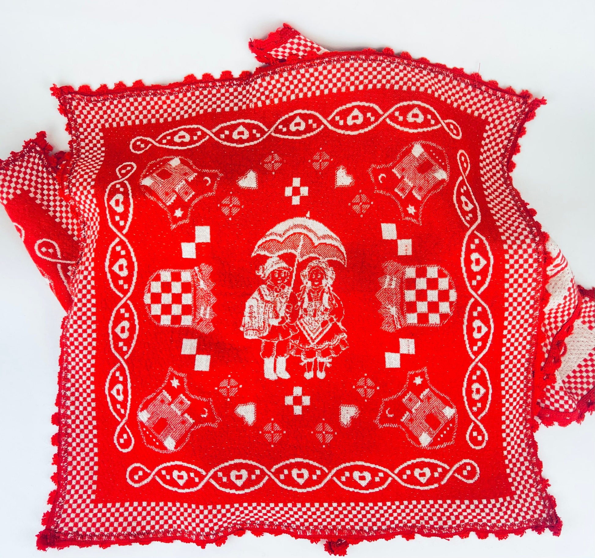 Product image for 'vintage red white austrian folk pattern fabric napkins set of four 4' (view 49c40b)