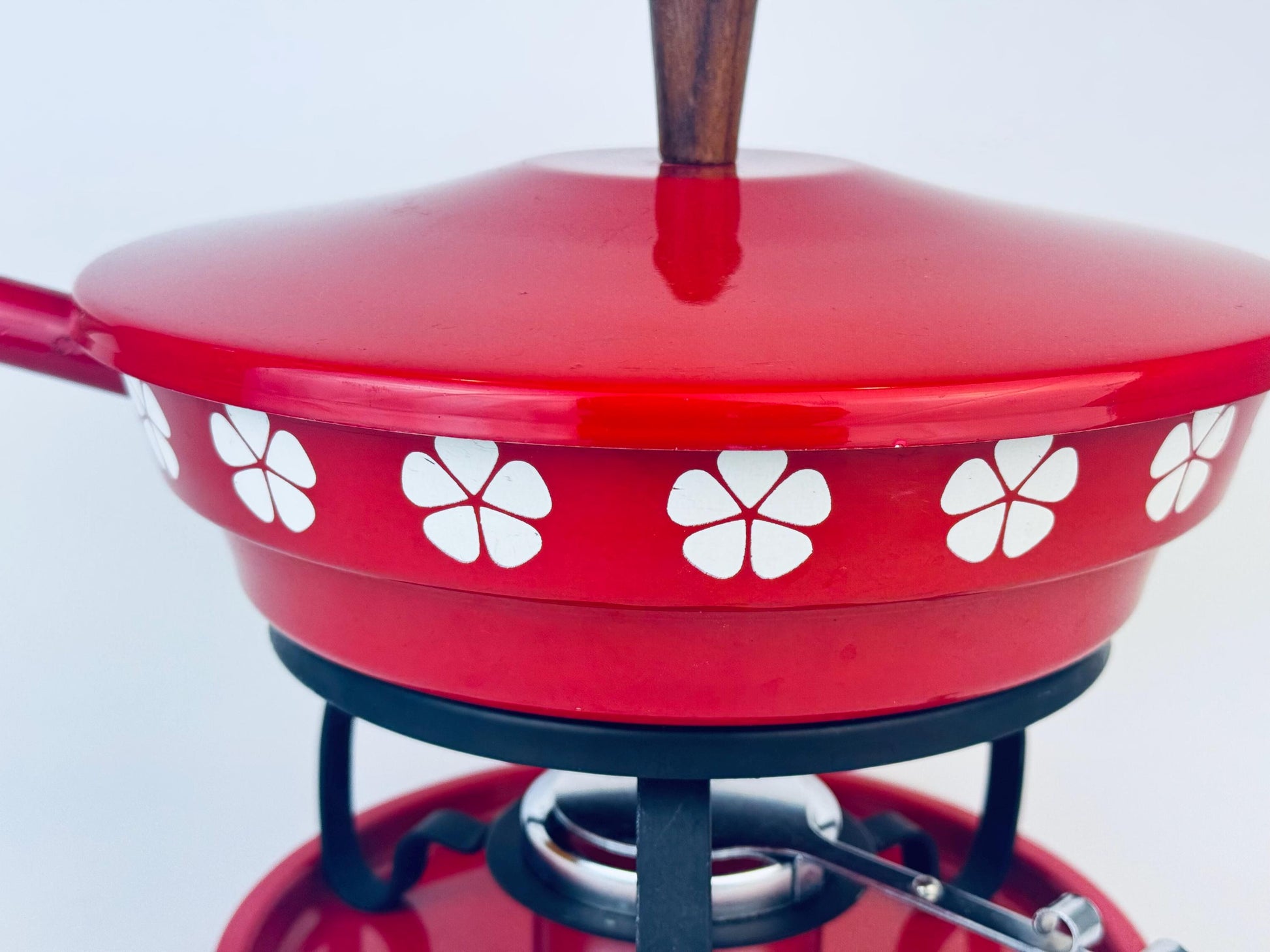 Product image for 'vintage red white floral metal fondue set wood accents made in japan by imperial' (view a43c1f)