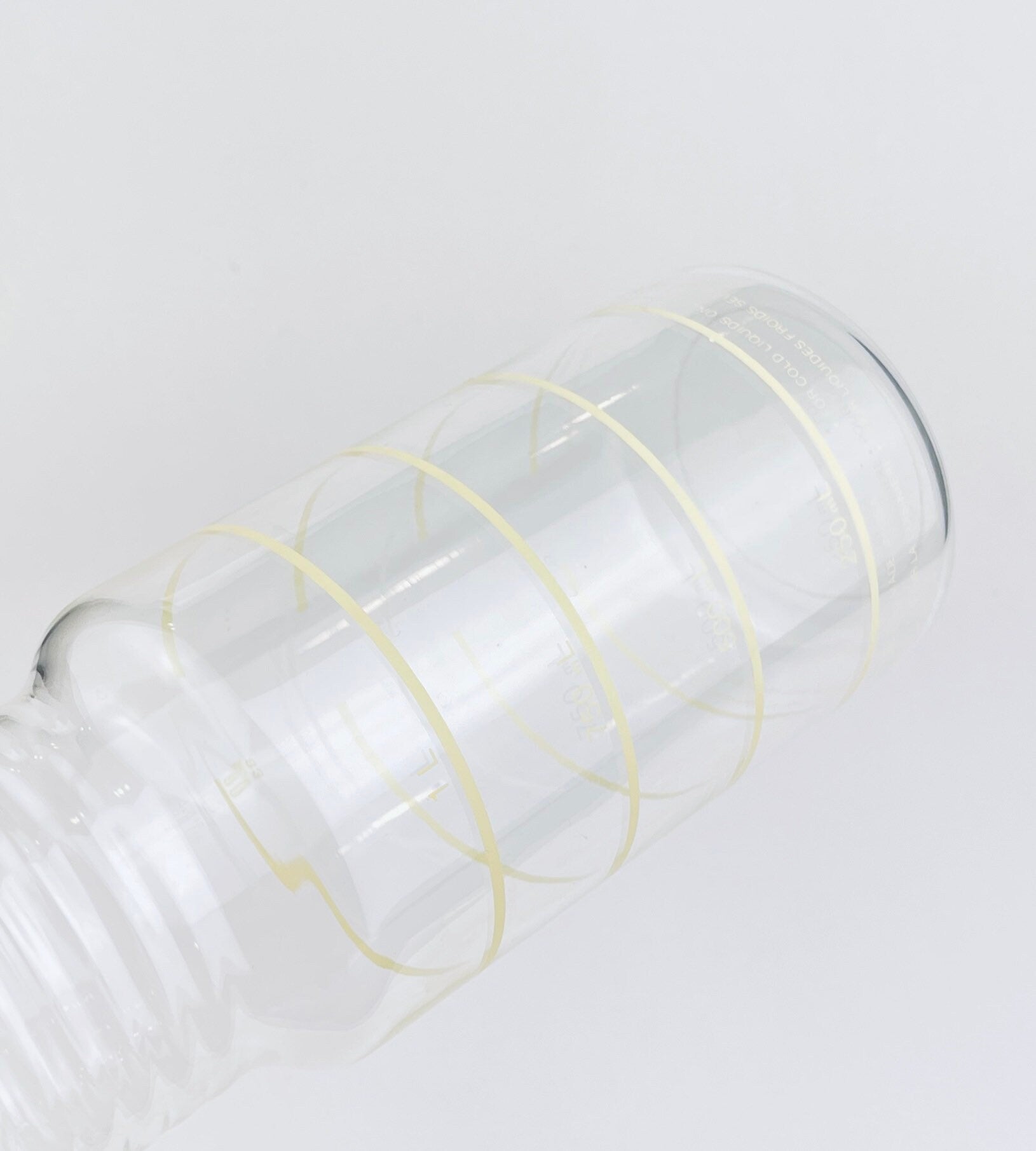 Product image for 'vintage pyrex liquid measuring cup carafe metric system made in usa model 8014 1 5 litre capacity' (view f1993a)