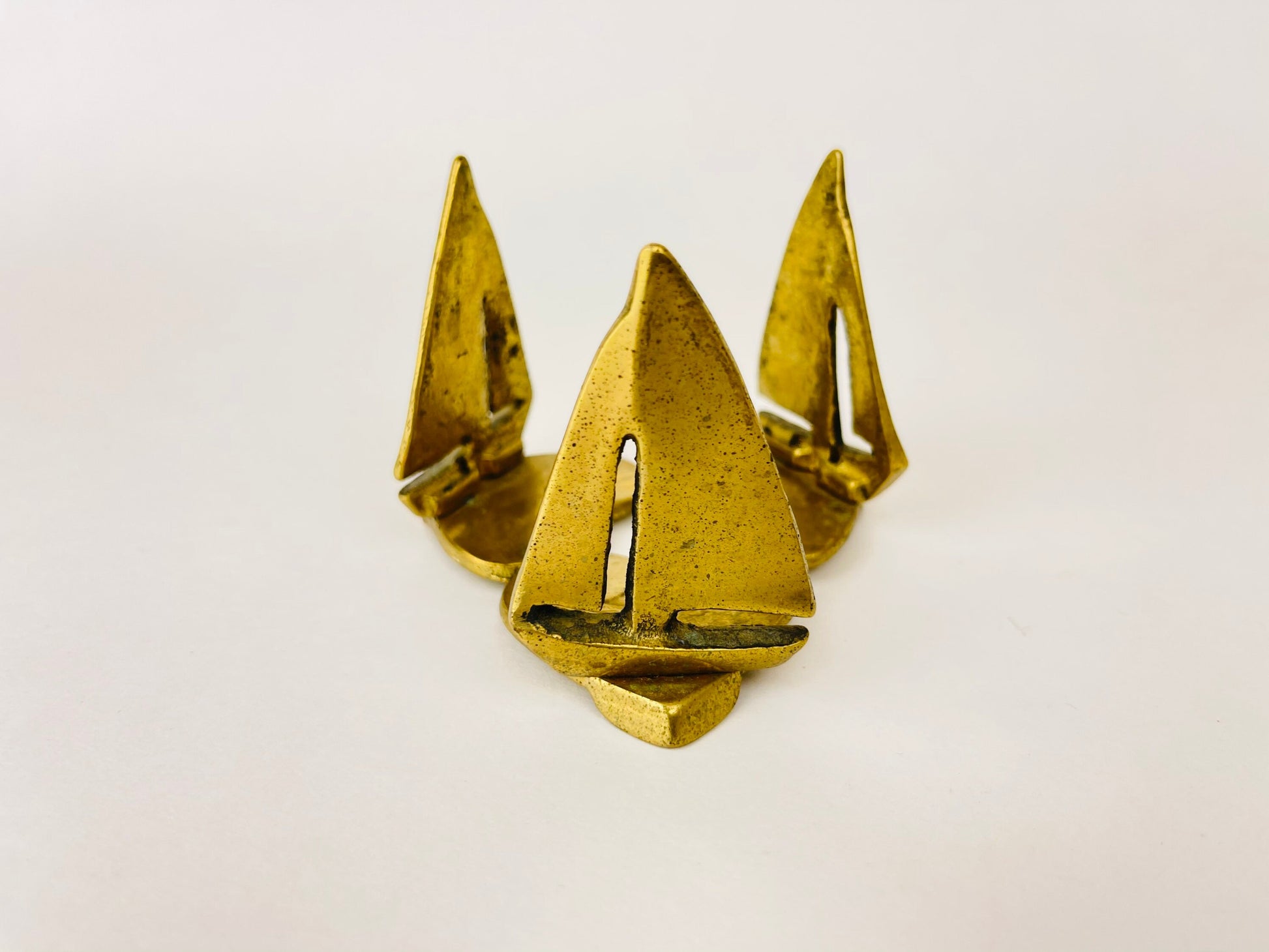 Product image for 'vintage brass sailboat votive candle holder' (view 8f442c)