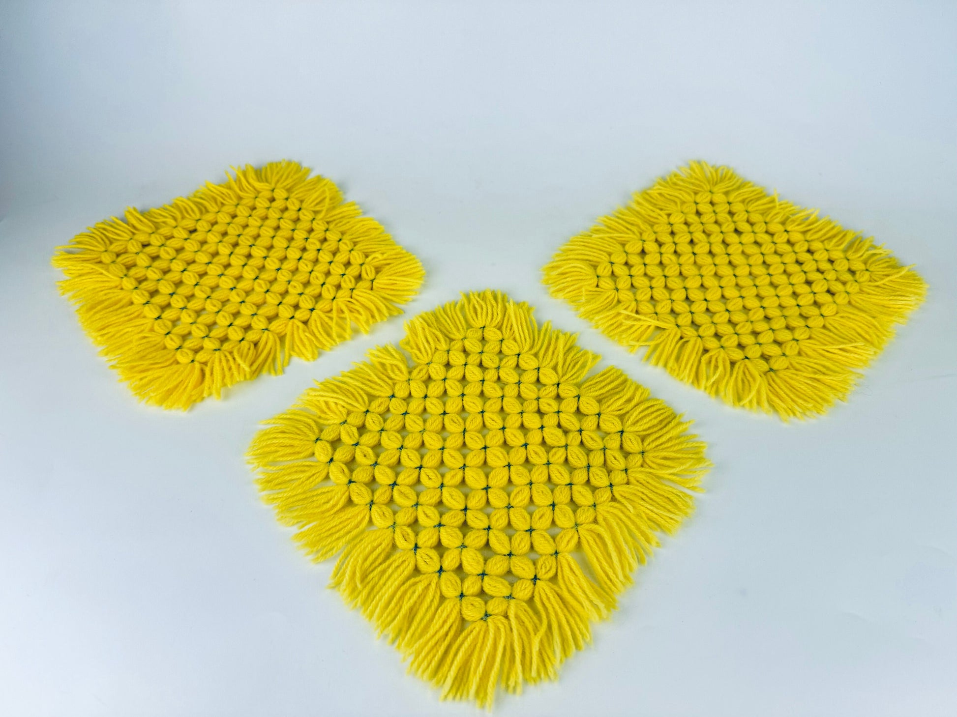 Product image for 'vintage yellow blue woven fringe table runner placemats' (view b3e57b)