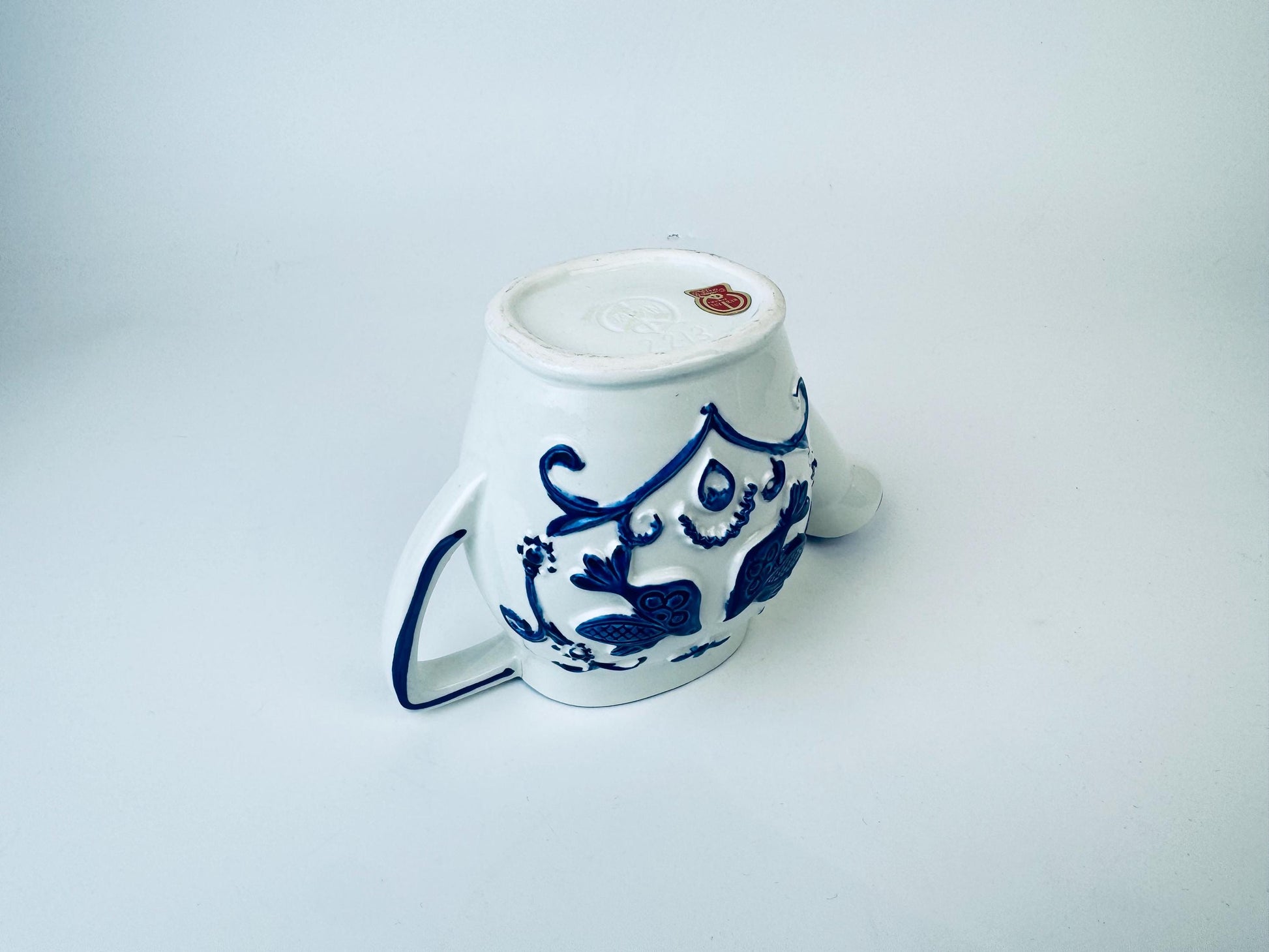 Product image for 'vintage rubens blue white floral bird ceramic watering can designed in hollywood made in japan' (view 4f0c1a)