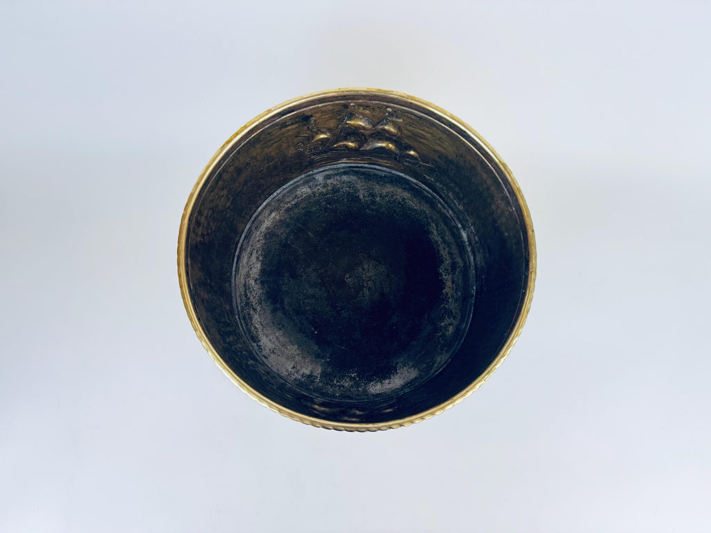 Product image for 'vintage round brass nautical emboss indoor planter lion head handles made in england by peerage' (view 885f9d)
