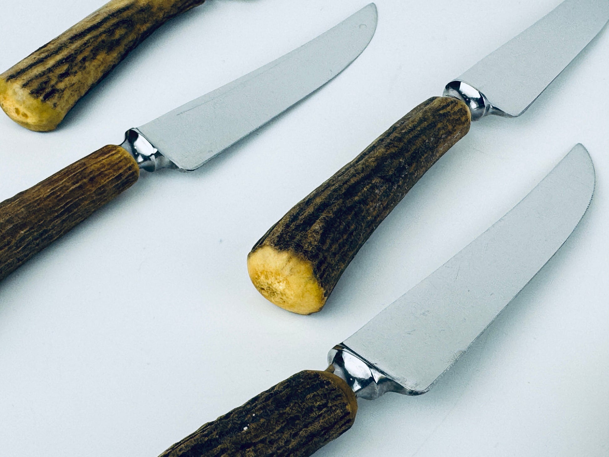Product image for 'vintage genuine antler handles henry rogers sons co serrated stainless steel steak knife set set of six 6 made in england' (view 2803bf)