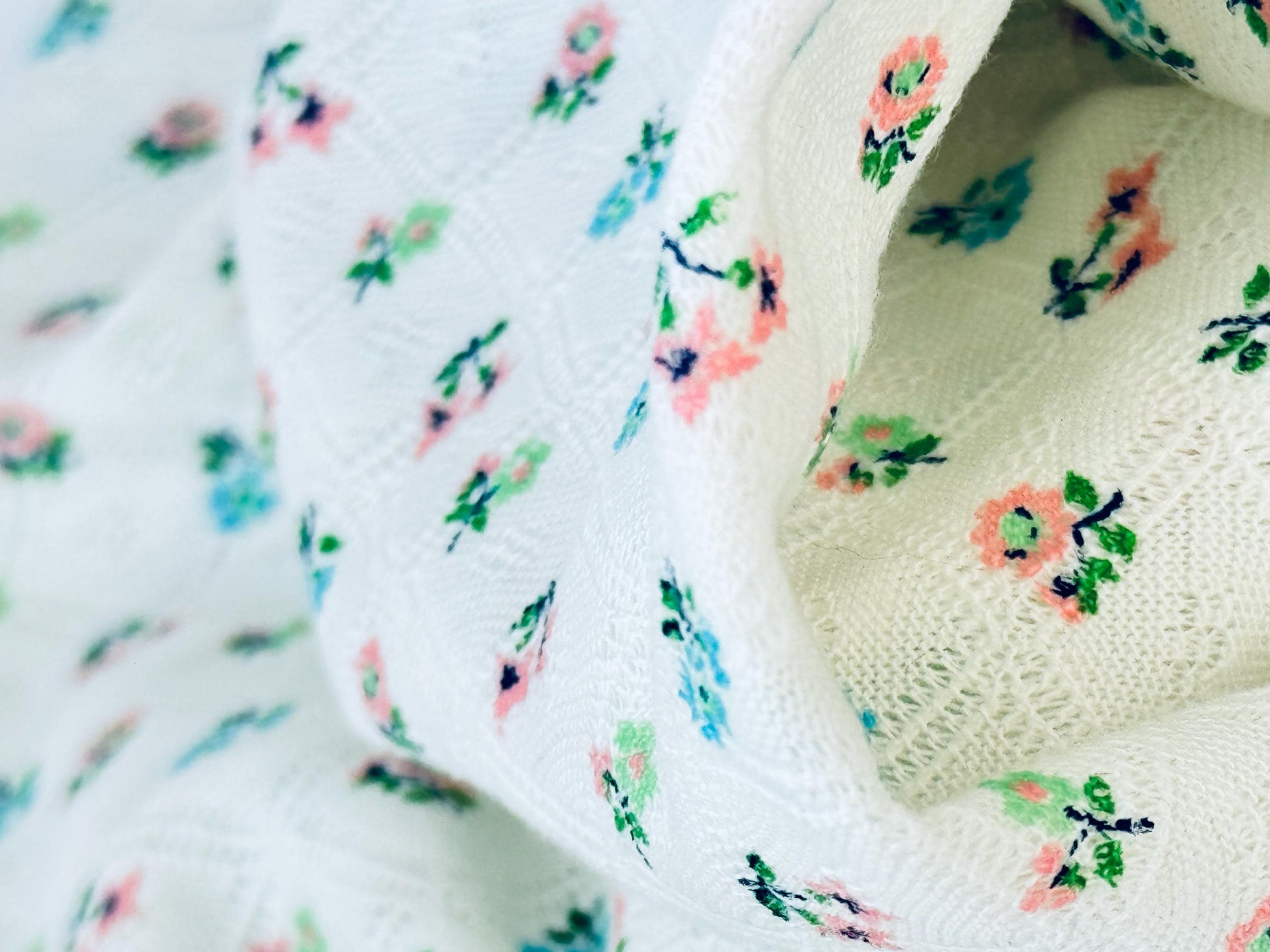 Product image for 'vintage floral bouquet white diamond lace pattern polyester fabric material 42 x 56' (view ca9c4c)