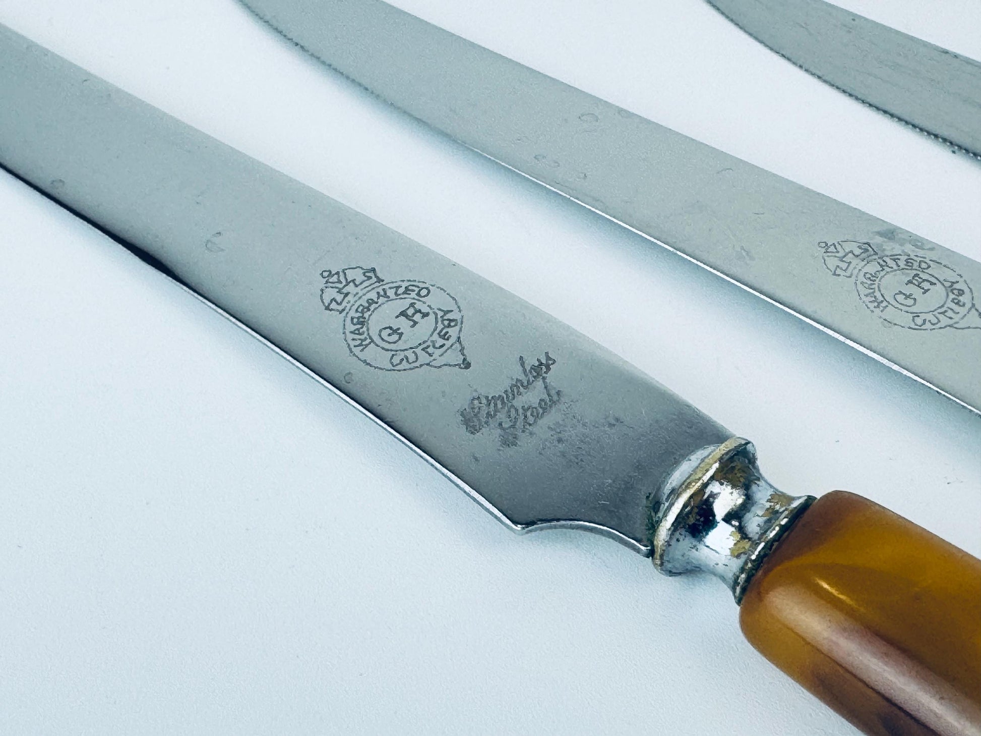 Product image for 'vintage gh glo hill serrated knife set stainless steel bakelite handle set set of four 4' (view 136c62)