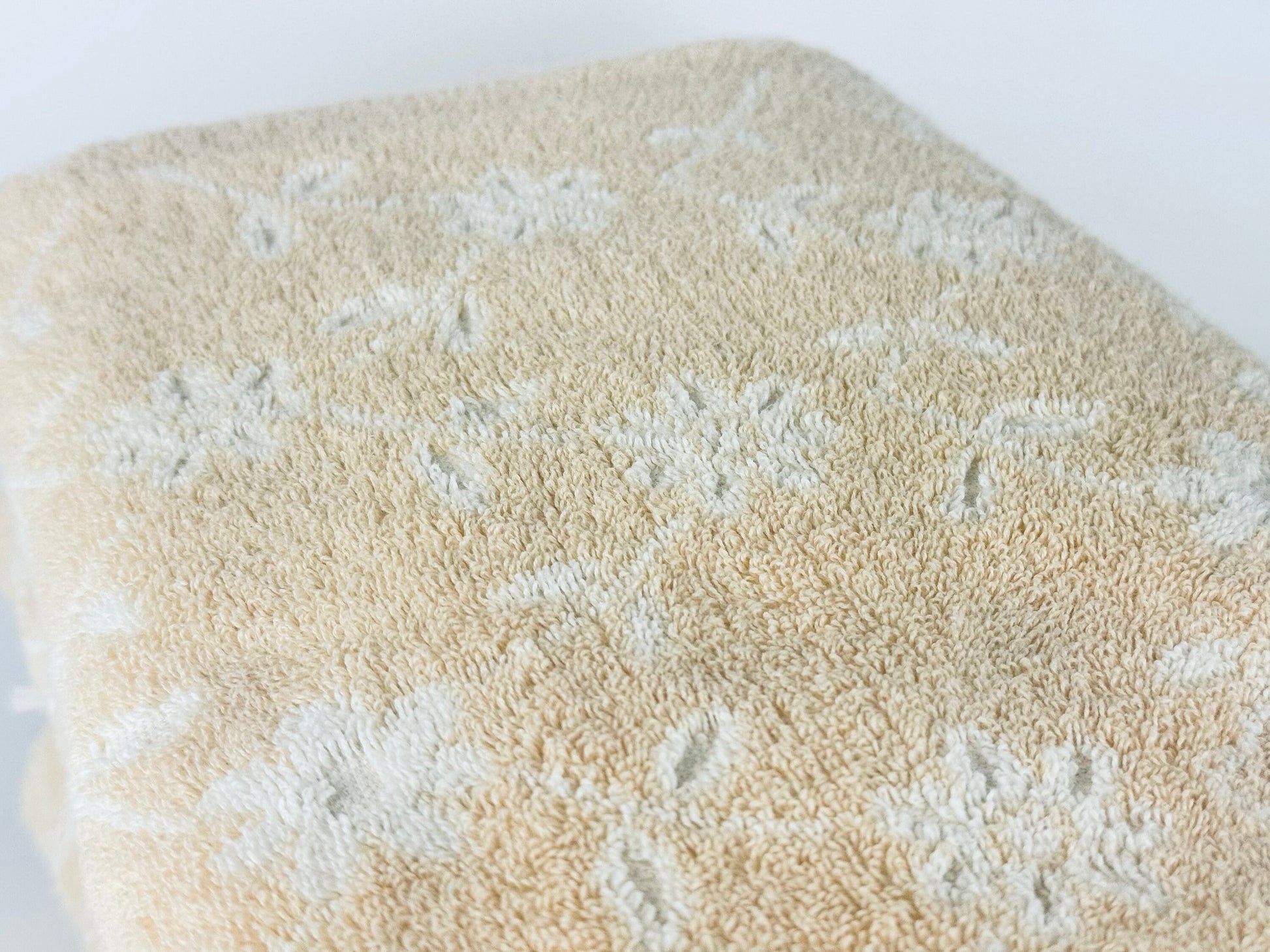 Product image for 'vintage royal family cannon rectangular beige white floral fringe bath towel made in usa cotton polyester blend sold separately' (view fa9395)