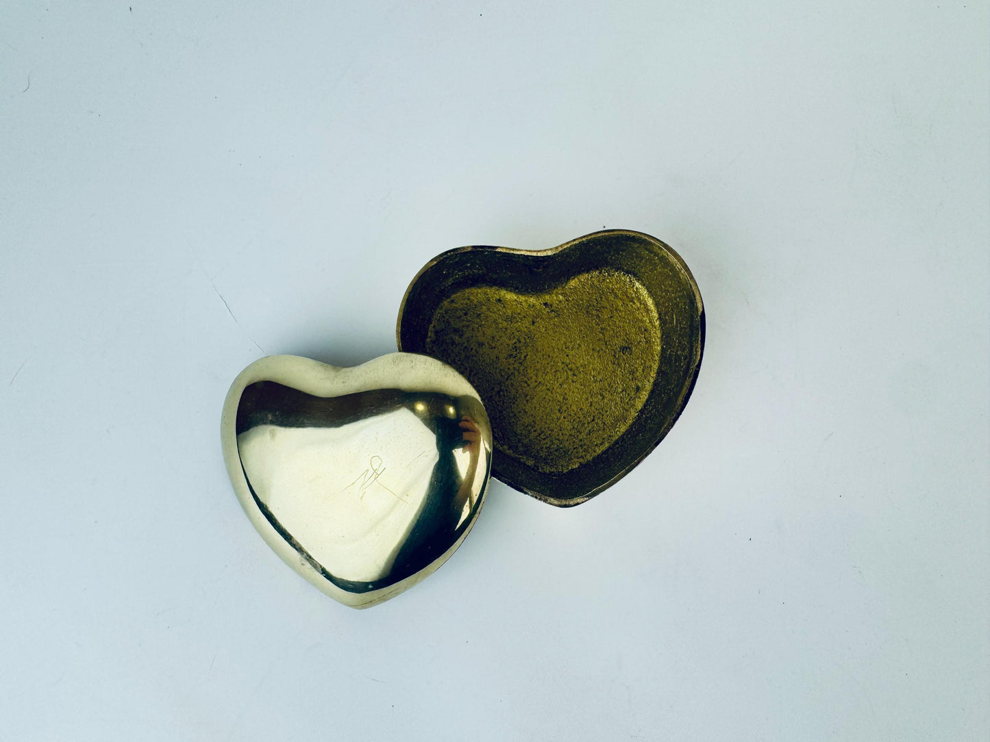Product image for 'vintage solid brass heart ring trinket dish attractive aged patina valentines day gift' (view 62978a)