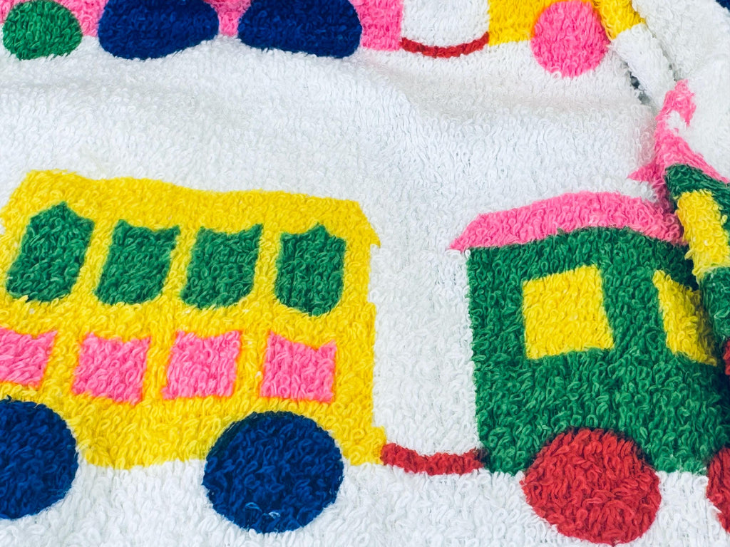 Product image for 'vintage train pattern cannon bath face fringe towel set set of two 2 made in usa new old stock nos' (view 4e039b)