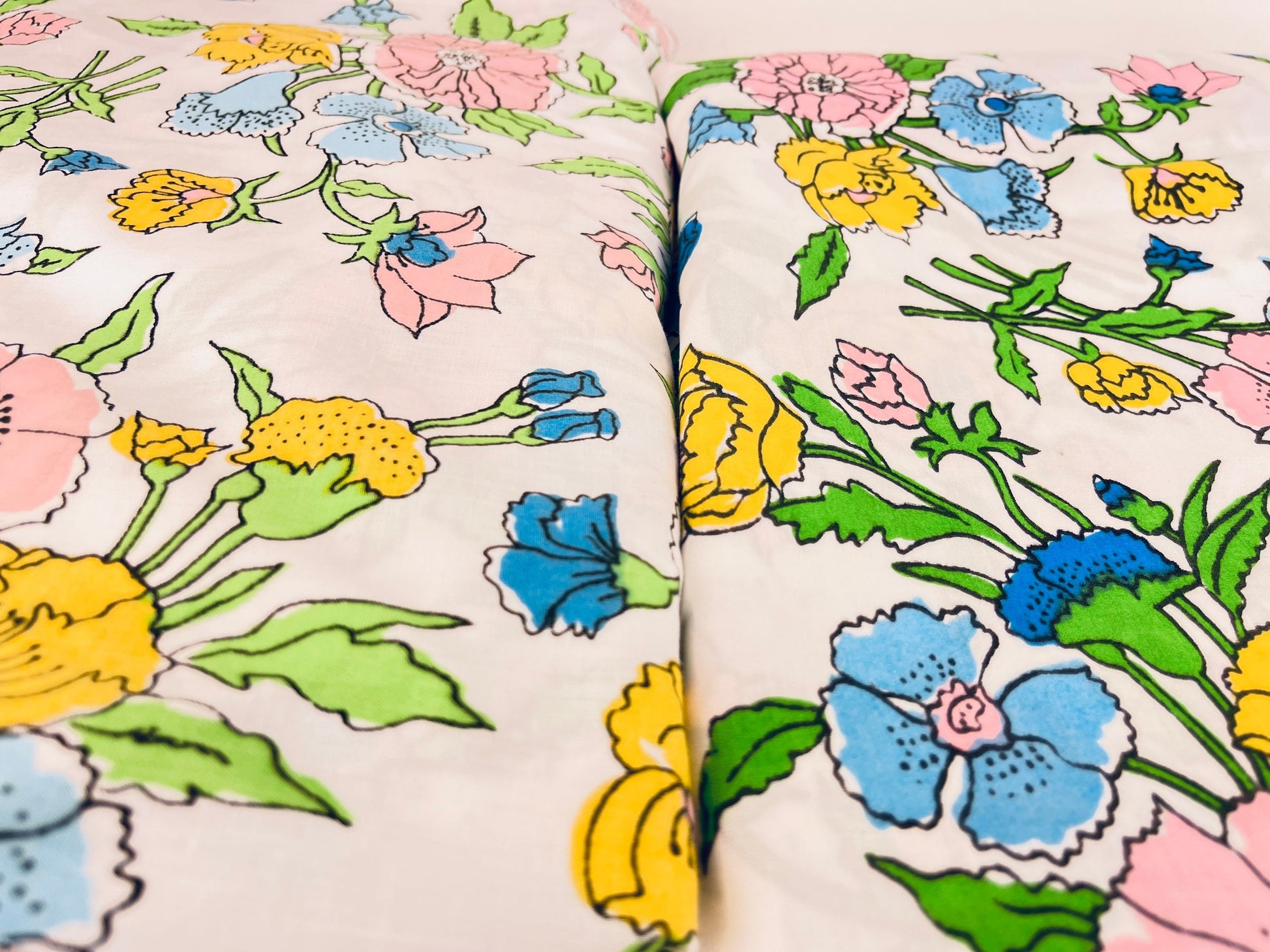 Product image for 'vintage spring mills twin double bedding set floral flat fitted sheet set 65 35 cotton polyester blend made in usa' (view cef227)