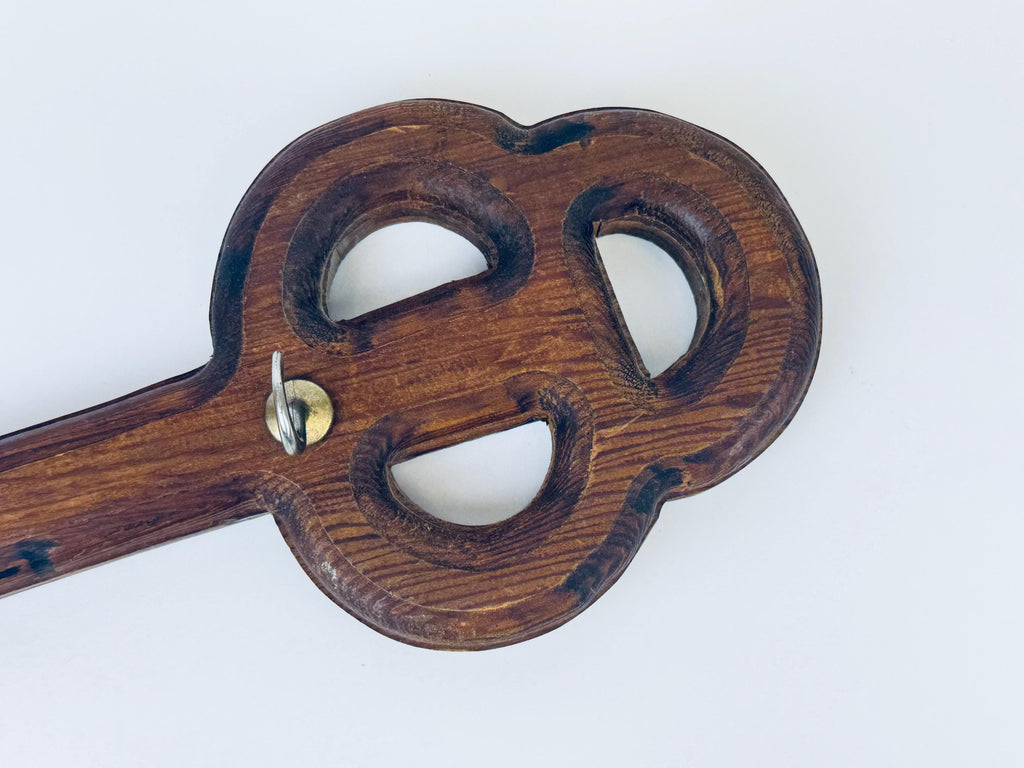 Product image for 'vintage wooden old skeleton key holder wall mounted three metal hooks' (view 0abdc7)