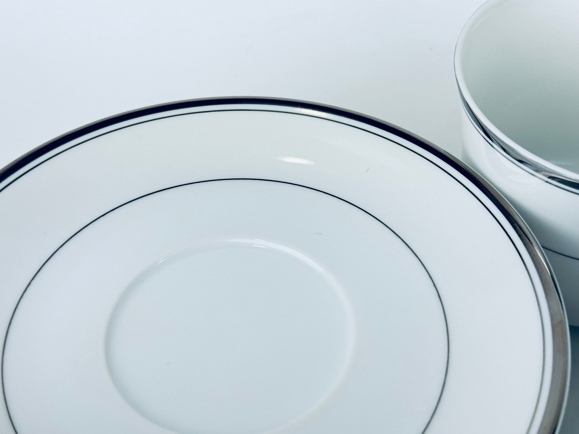 Product image for 'vintage wallace heritage newport white silver fine porcelain china tea cup saucer set of four 4 made in japan' (view 0ee468)