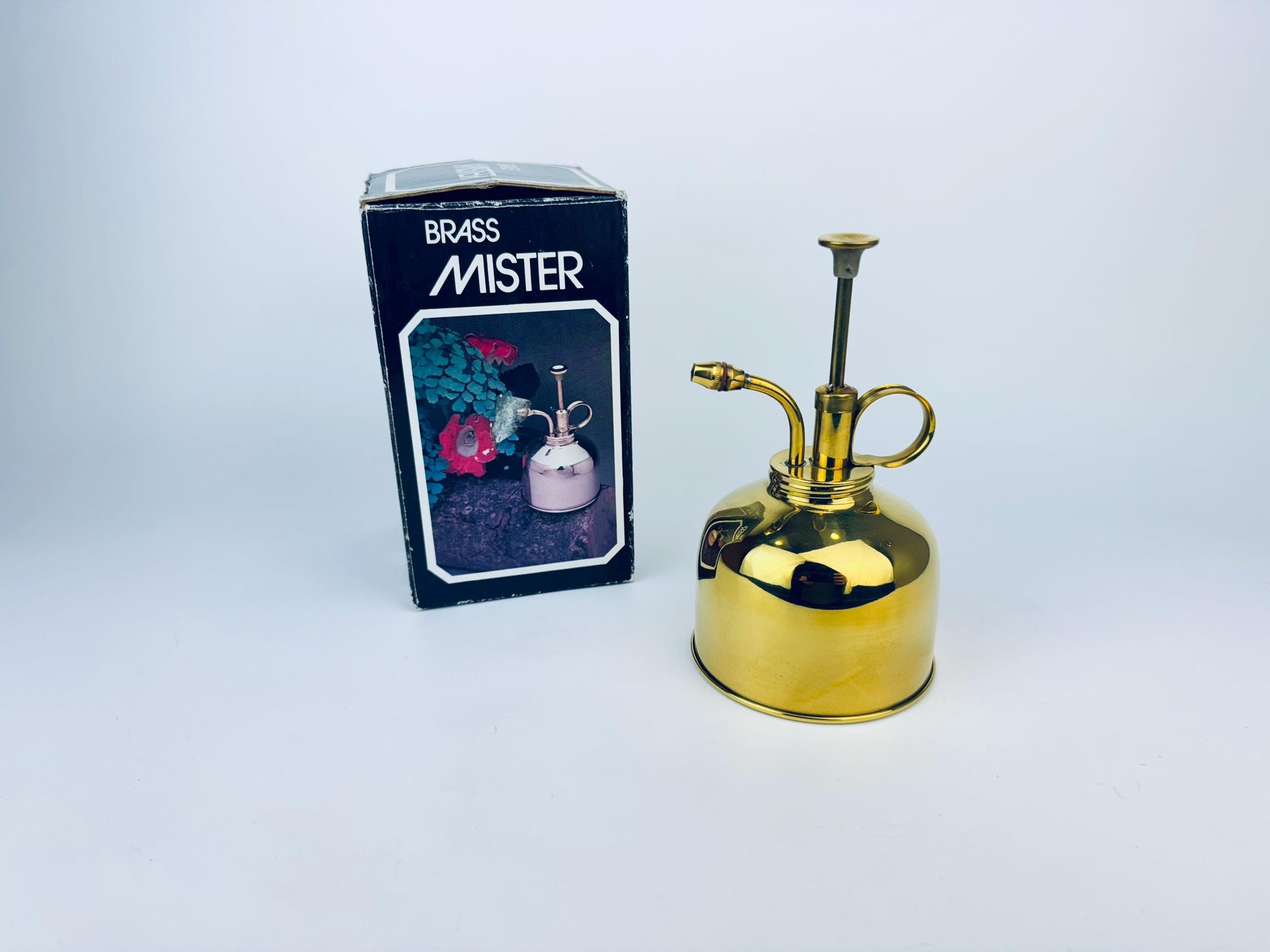 Product image for 'vintage brass plant plant mister waterer new old stock nos made in hong kong' (view 6a1df4)