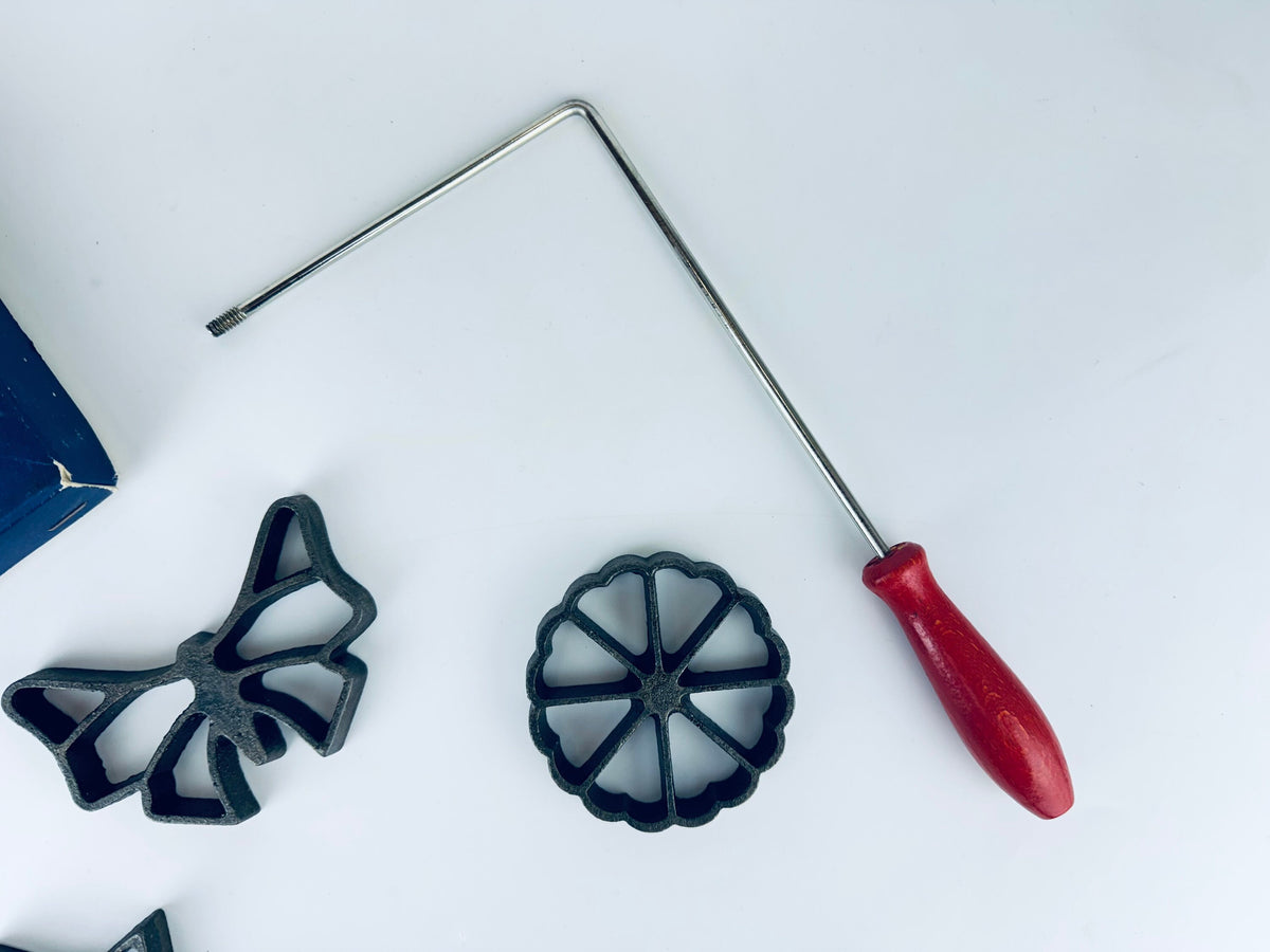 Product image for 'vintage cast iron cook waffle mold press dessert making utensil made in germany by hs waffelbackerei' (view adf01b)