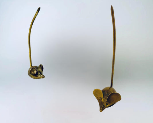 Product image for 'vintage crooked tail small brass mouse ring jewelry receipt holder made in korea attractive aged metal patina sold separately' (view 773ef7)