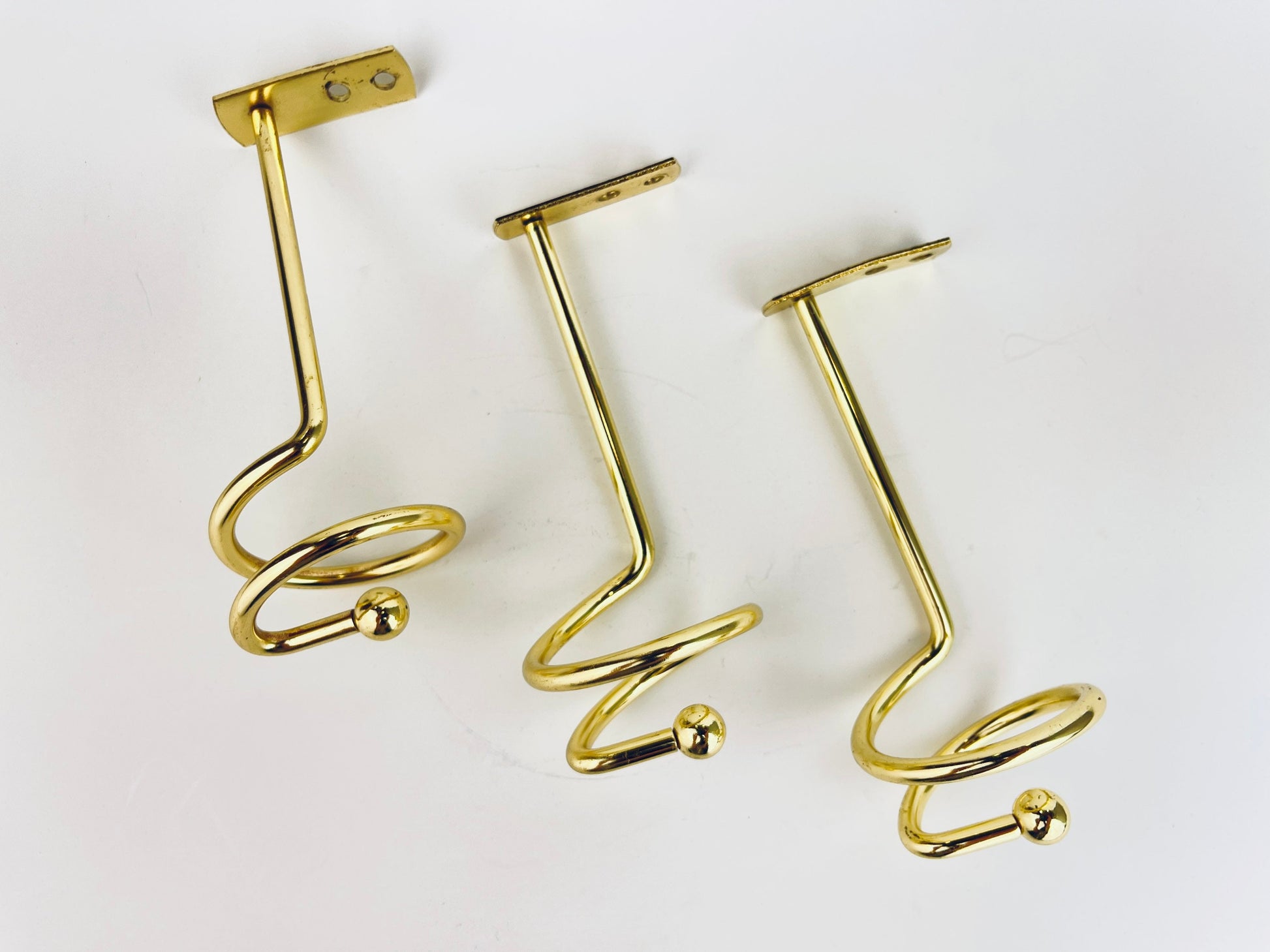 Product image for 'vintage brass swirl spiral brass wall hook aged metal patina set of three 3' (view 709f12)