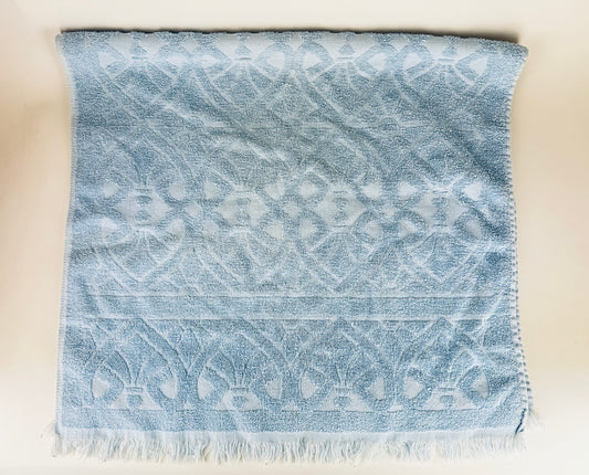 Product image for 'vintage blue textured fringe rectangular bath towel cotton polyester blend made in canada' (view 4fe89e)
