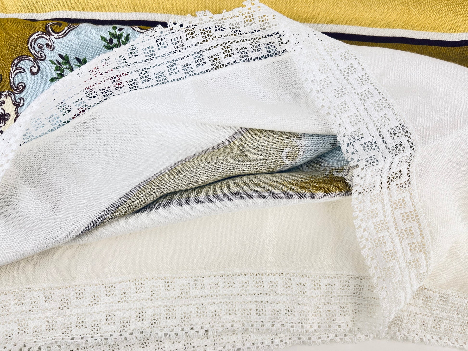 Product image for 'vintage rectangular table cloth napkin set set of twelve 12 lace edge' (view b9c3b0)