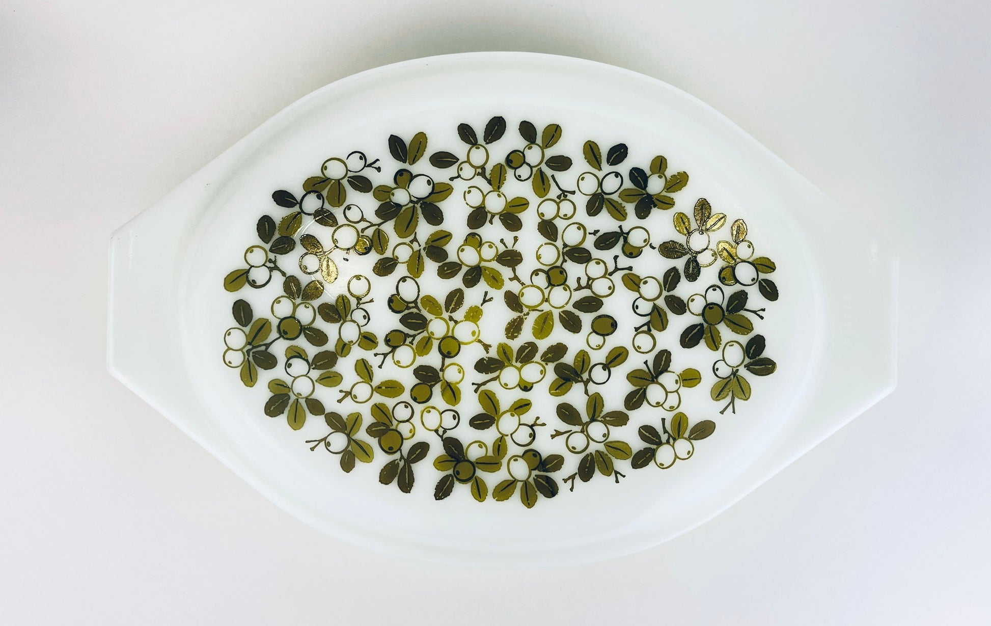 Product image for 'vintage verde pyrex divided casserole dish 1 1 2 qt green olive branch pattern' (view cc2255)