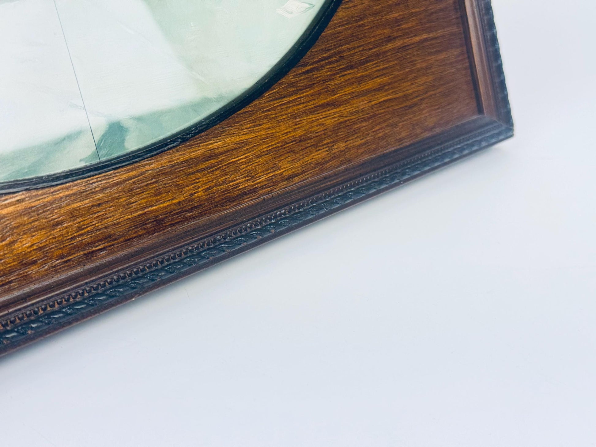 Product image for 'vintage oval wall mounted carved wood picture frame 11 x 14 scroll edge detail' (view dba891)