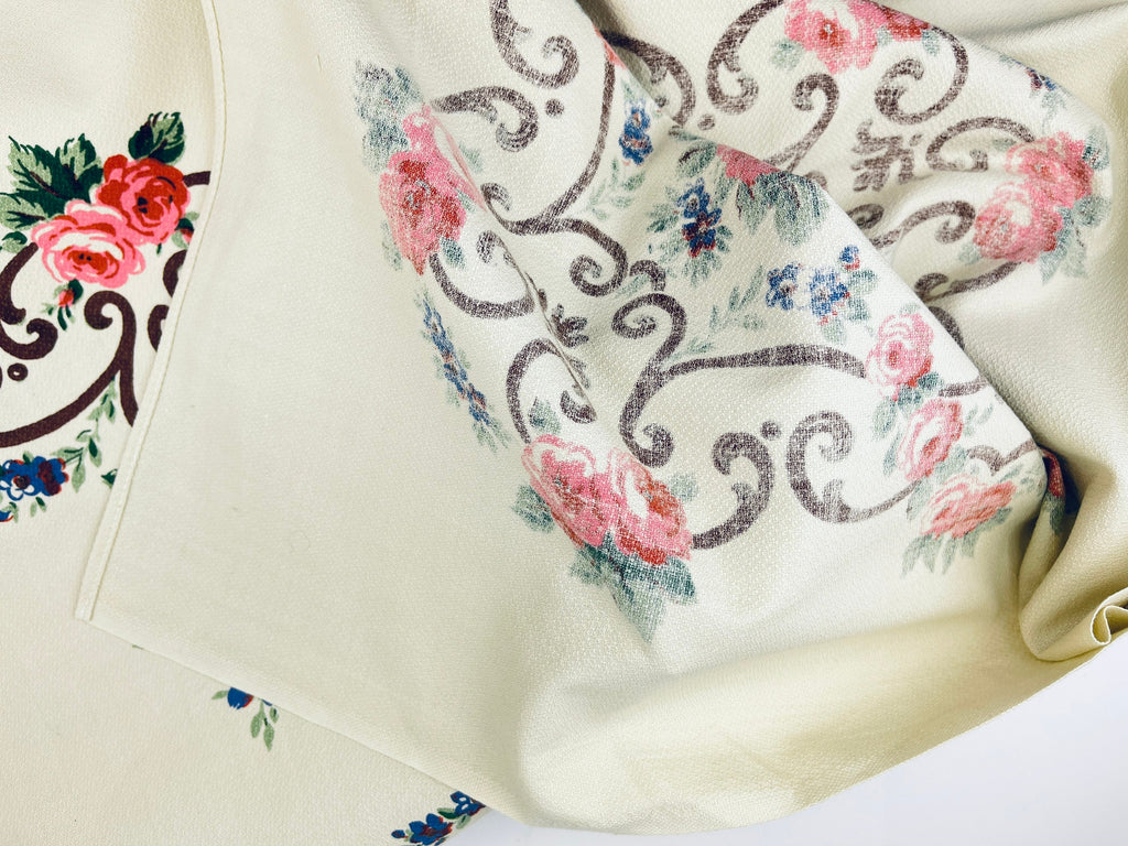 Product image for 'vintage pink floral acrylic table cloth 49 x 59' (view 59e9aa)