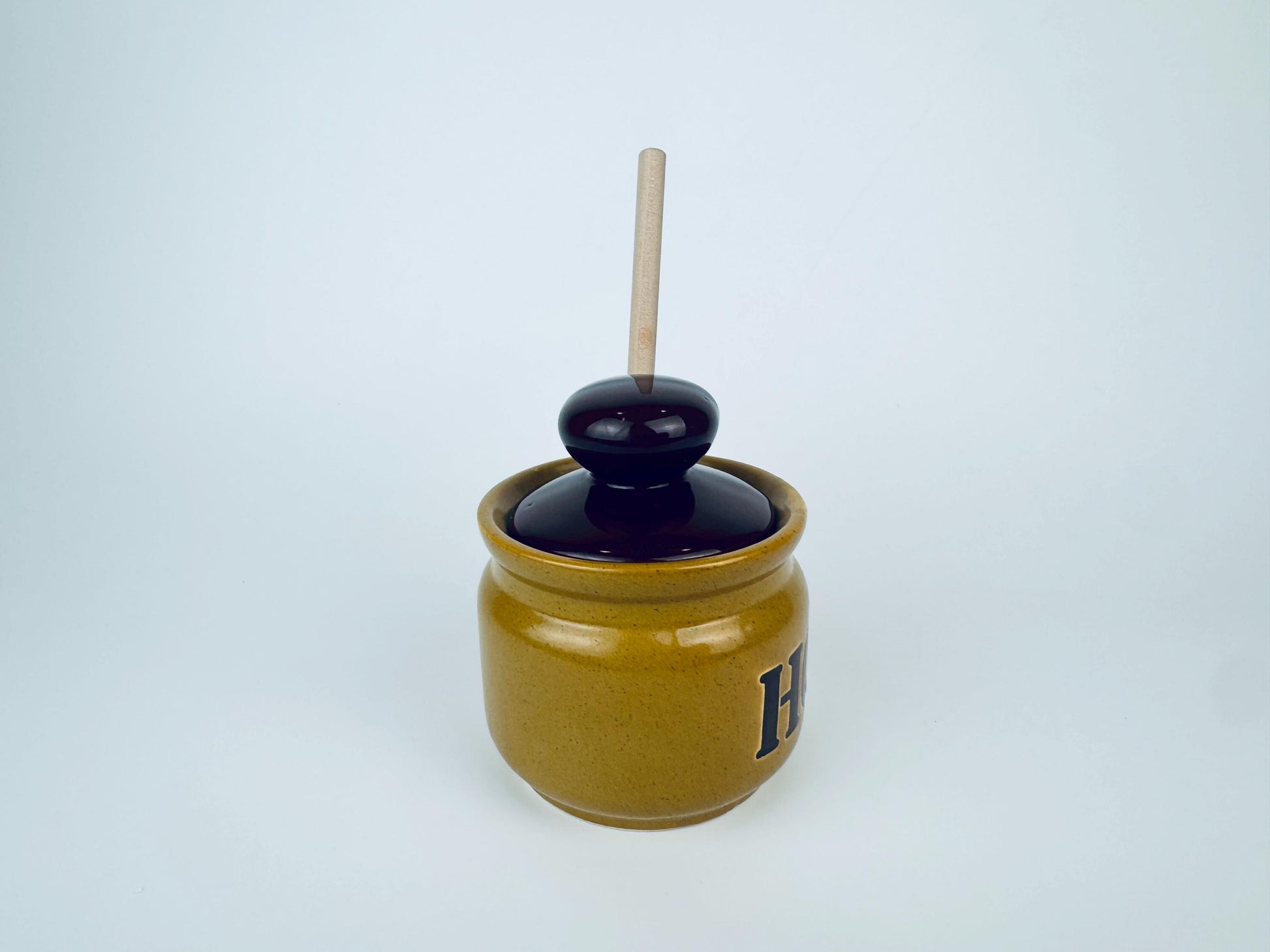 Product image for 'vintage glazed ceramic honey jar with wooden dipper made in japan' (view 3bbd49)