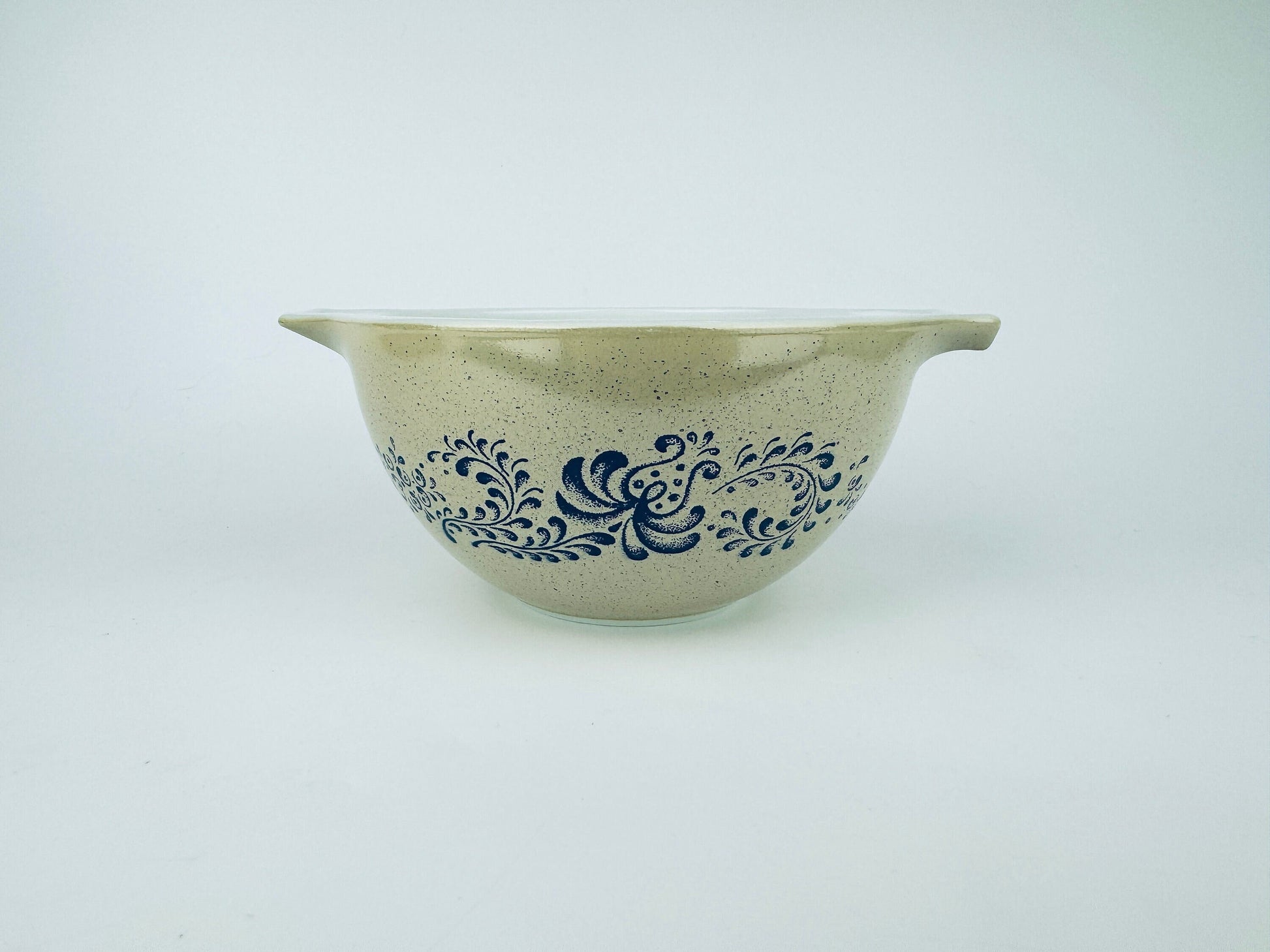 Product image for 'vintage homestead pyrex cinderella mixing bowl 441 1 1 2 pt 750 ml' (view 915087)