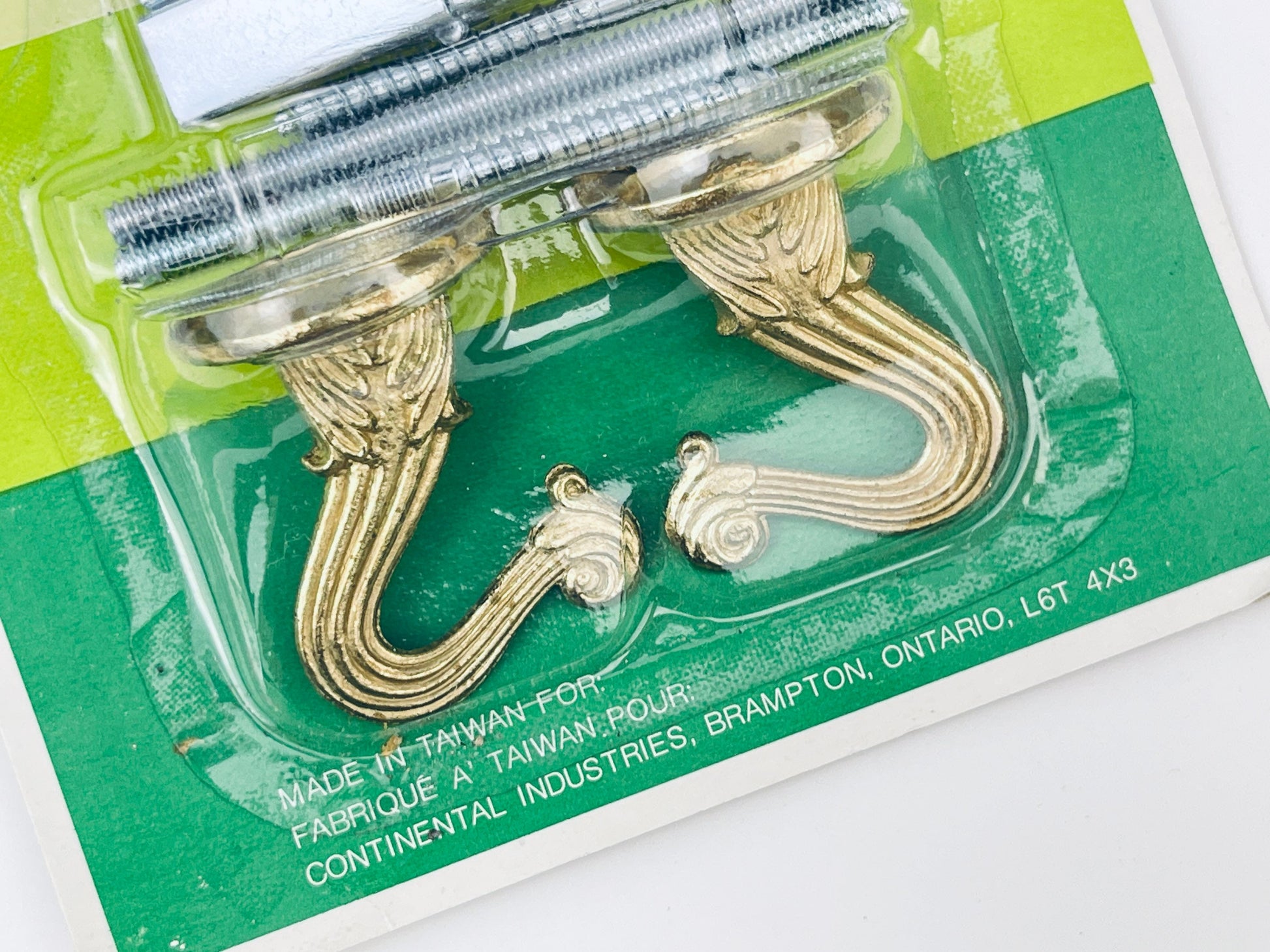 Product image for 'vintage brass ceiling plant hangers new old stock nos set of two 2' (view 63d37d)