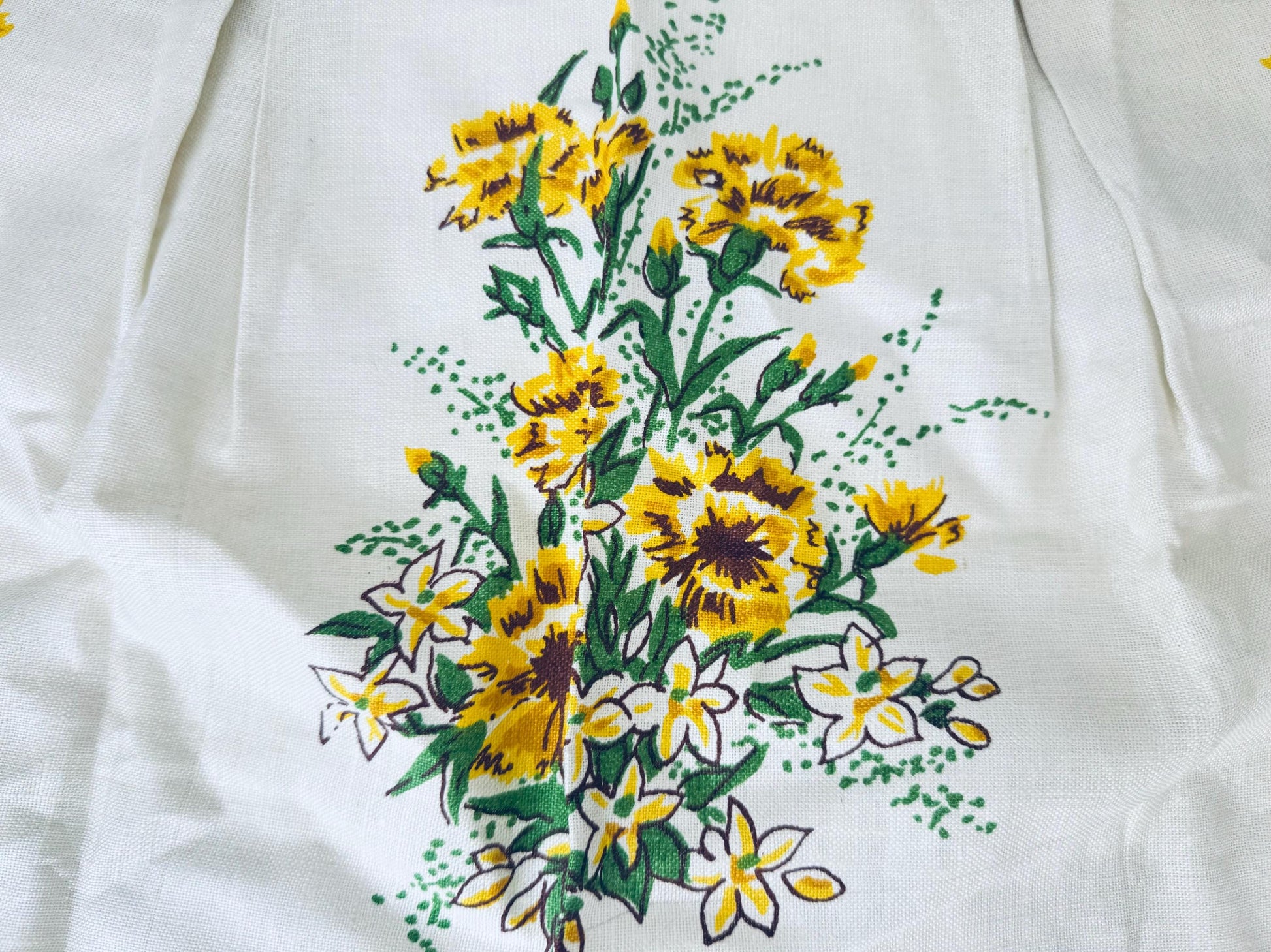 Product image for 'vintage hand printed yellow floral bouquet linen waist apron green strings all pure linen fast colours new old stock nos' (view 8303e3)
