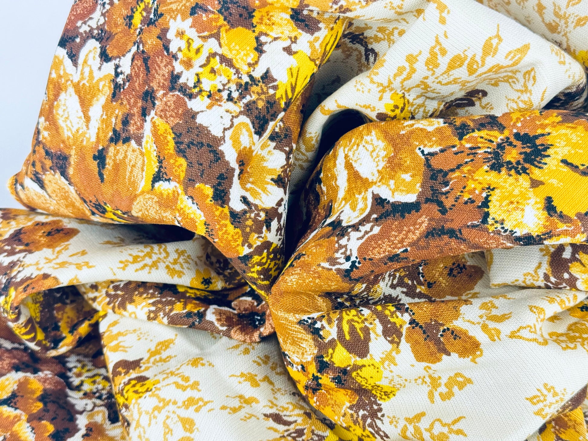 Product image for 'vintage grandmas couch large print floral beige brown fabric material 43 x 150' (view 77babb)