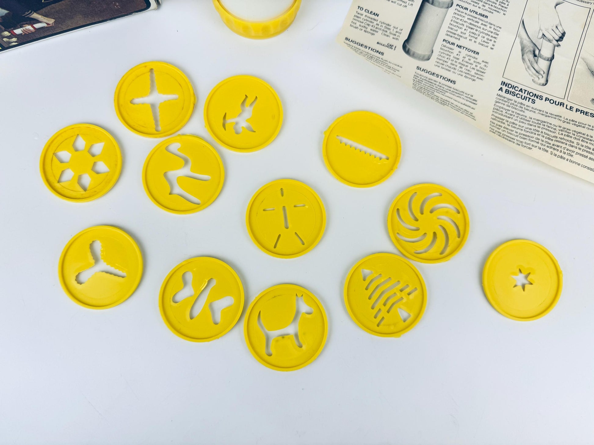 Product image for 'vintage plastic cookie press 12 design discs' (view 184e65)