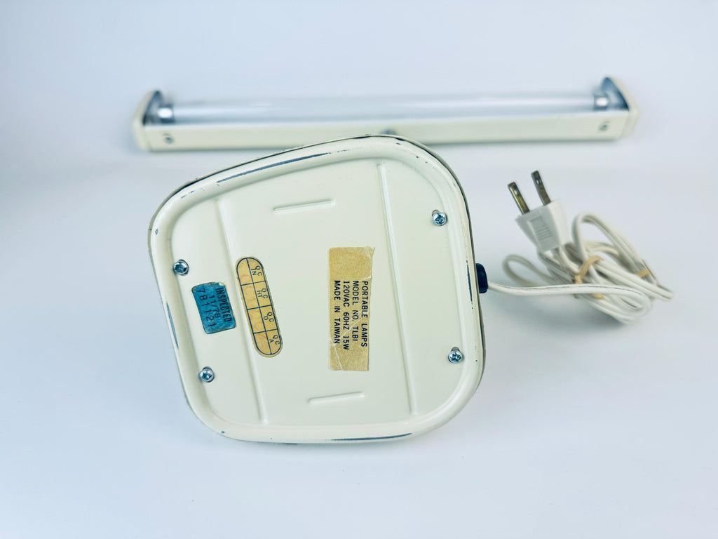 Product image for 'vintage beige metal task study table lamp flexible silver metal gooseneck' (view 2a1083)