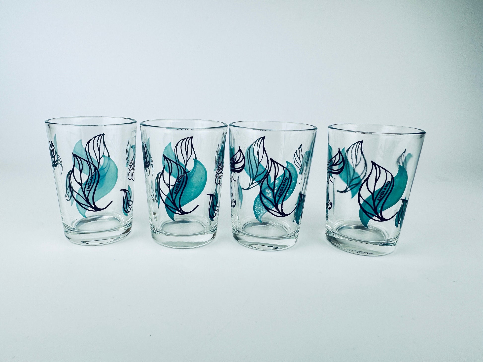 Product image for 'vintage mcm green black foliage leaf shot glasses set of four 4 england made' (view a11884)