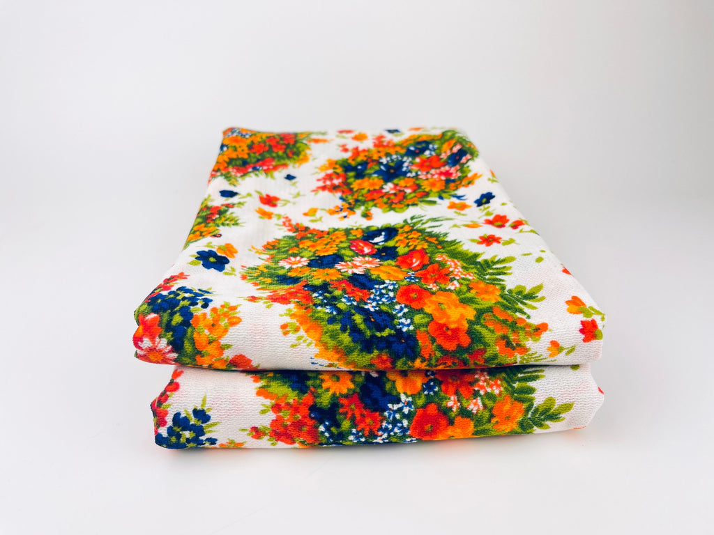 Product image for 'vintage bright floral white polyester stretch fabric 46 x 88' (view 76dd1e)
