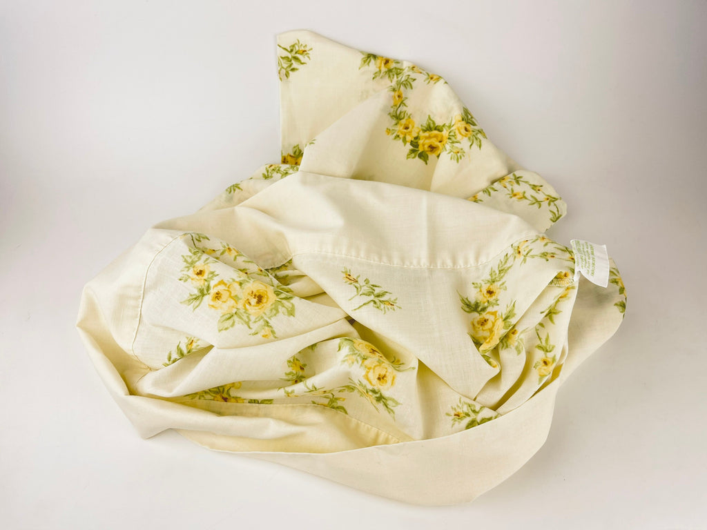 Product image for 'vintage dan river dantrel standard queen beige yellow floral pillow cases set of two 2 no iron muslin made in usa' (view 80cff7)