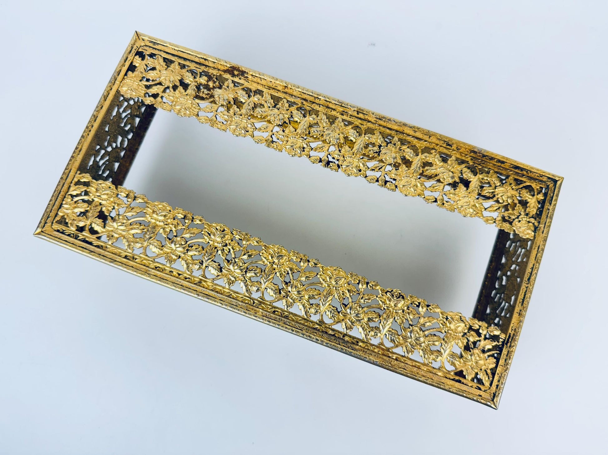 Product image for 'vintage gold filigree tissue box cover hollywood regency glamour' (view 2a7ea8)