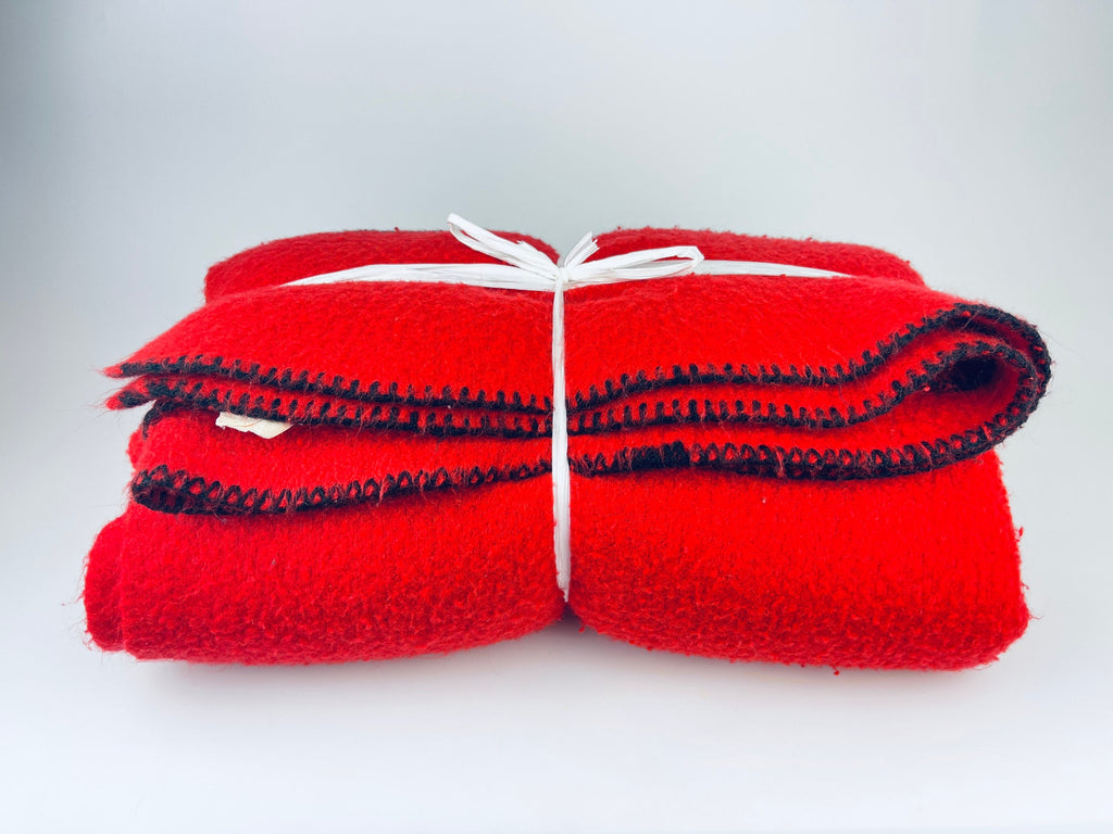 Product image for 'vintage red black striped blanket twin blanket size 62 x 80 acrylic made in canada' (view 672718)