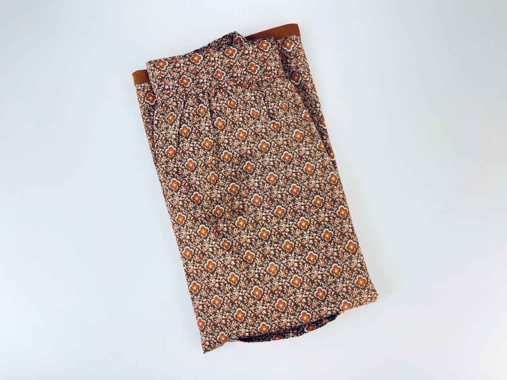 Product image for 'vintage brown pink floral pocketed waist apron' (view 9a285b)